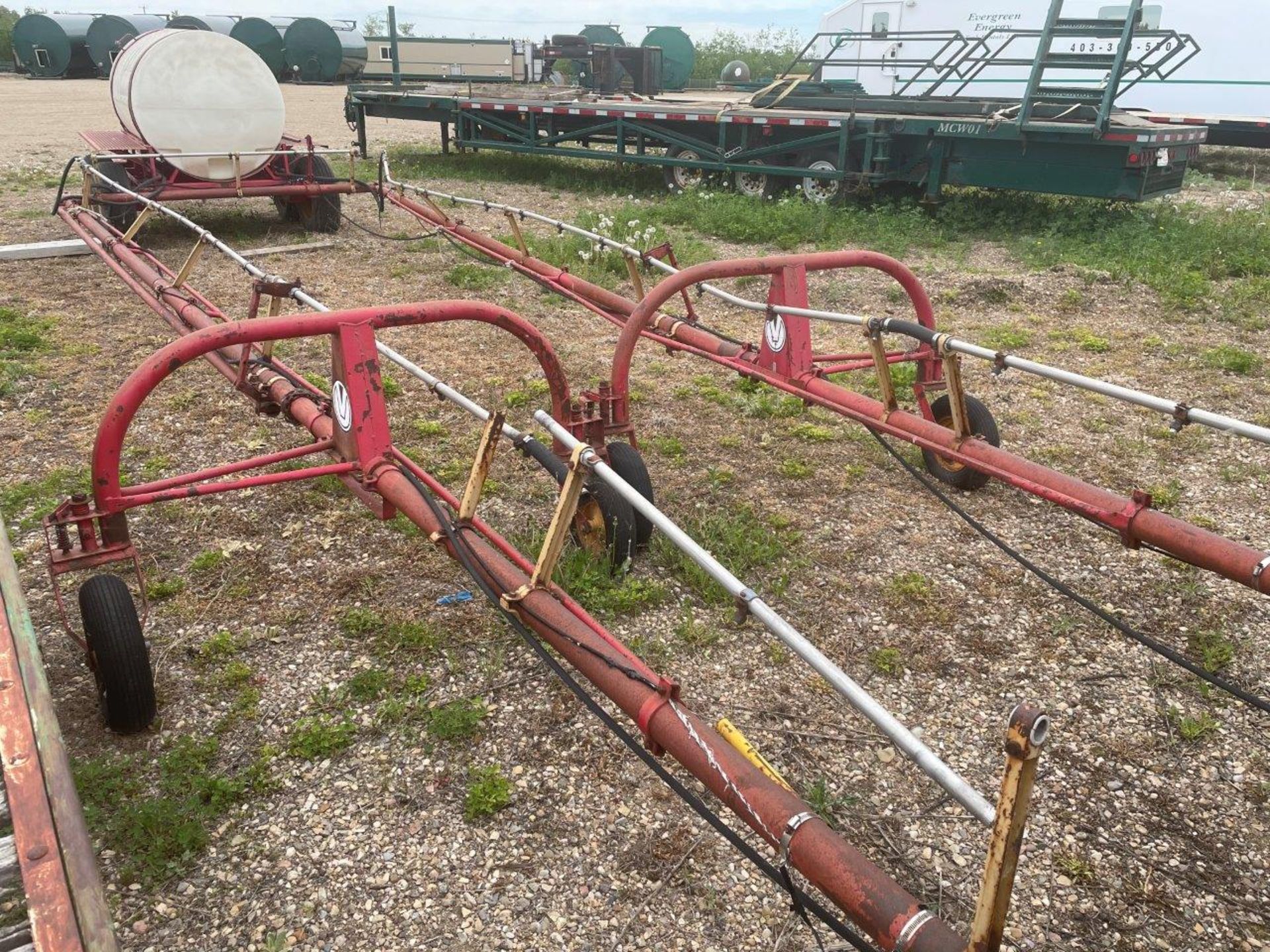 1979 VERSATILE 850 60FT SPRAYER W/ ADJA SILVER MARKER, S/N 005383 - LOCATED IN THE BLINDMAN - Image 5 of 9