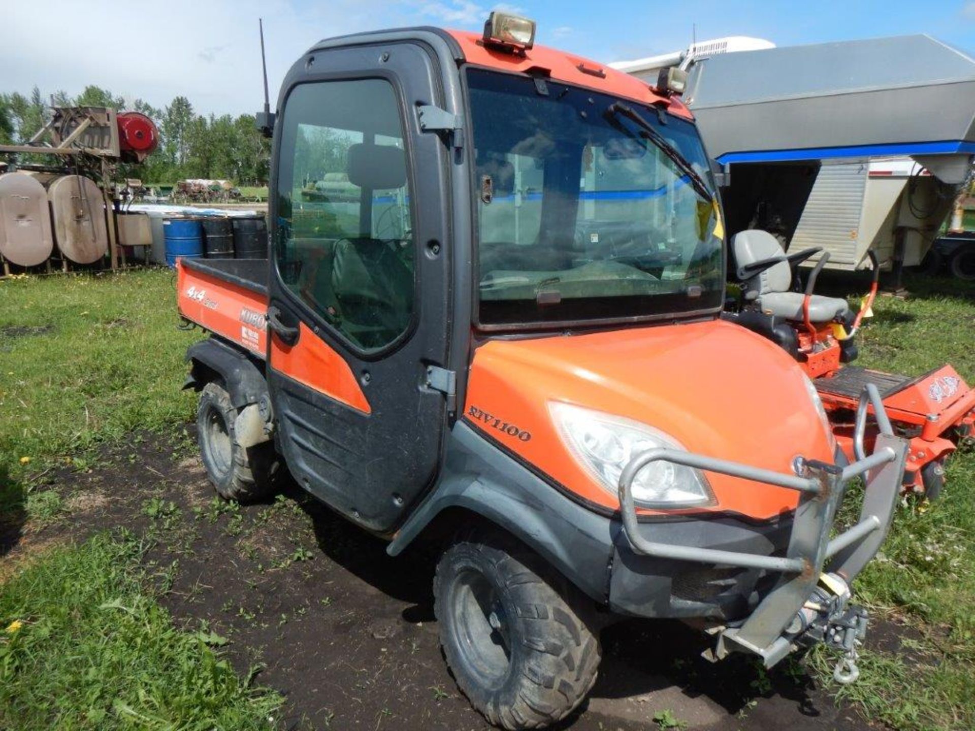 2009 KUBOTA 1100 UTV 4X4 DIESEL W/CAB, WINCH HYD BOX LIFT, 1822 HRS SHOWING, S/N 21378 ID#