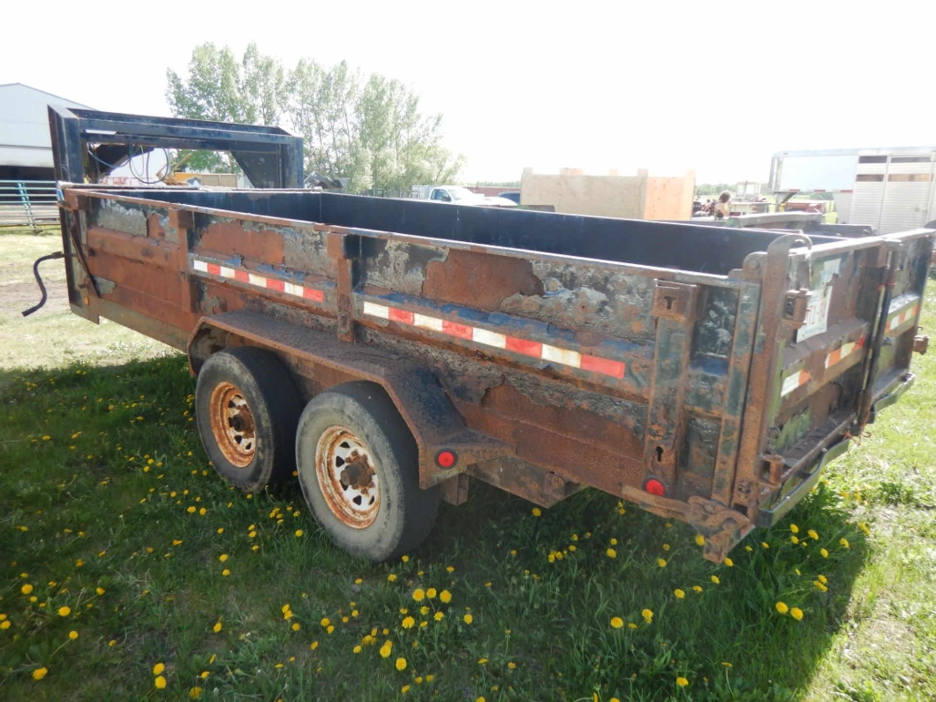 2011 PJ 16 FT T/A DUMP TRAILER W/ROLL-OVER TARP S/N 4P5D91629B1149001 - Image 8 of 8