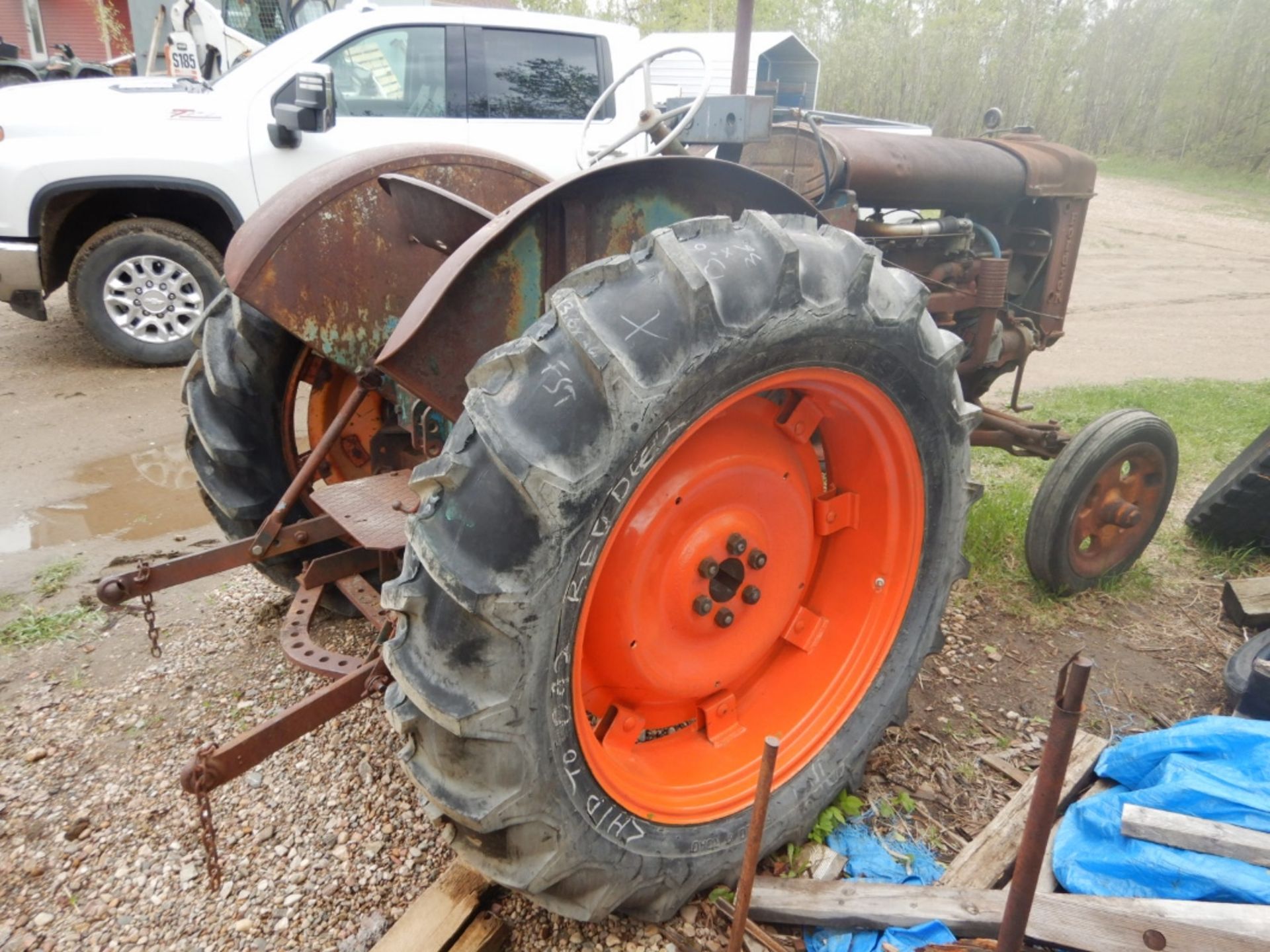 FORDSON MAJOR LONG HORN – GAS TRACTOR MODEL E2TN W/3PT, 13.6X36 RUBBER - Image 2 of 9