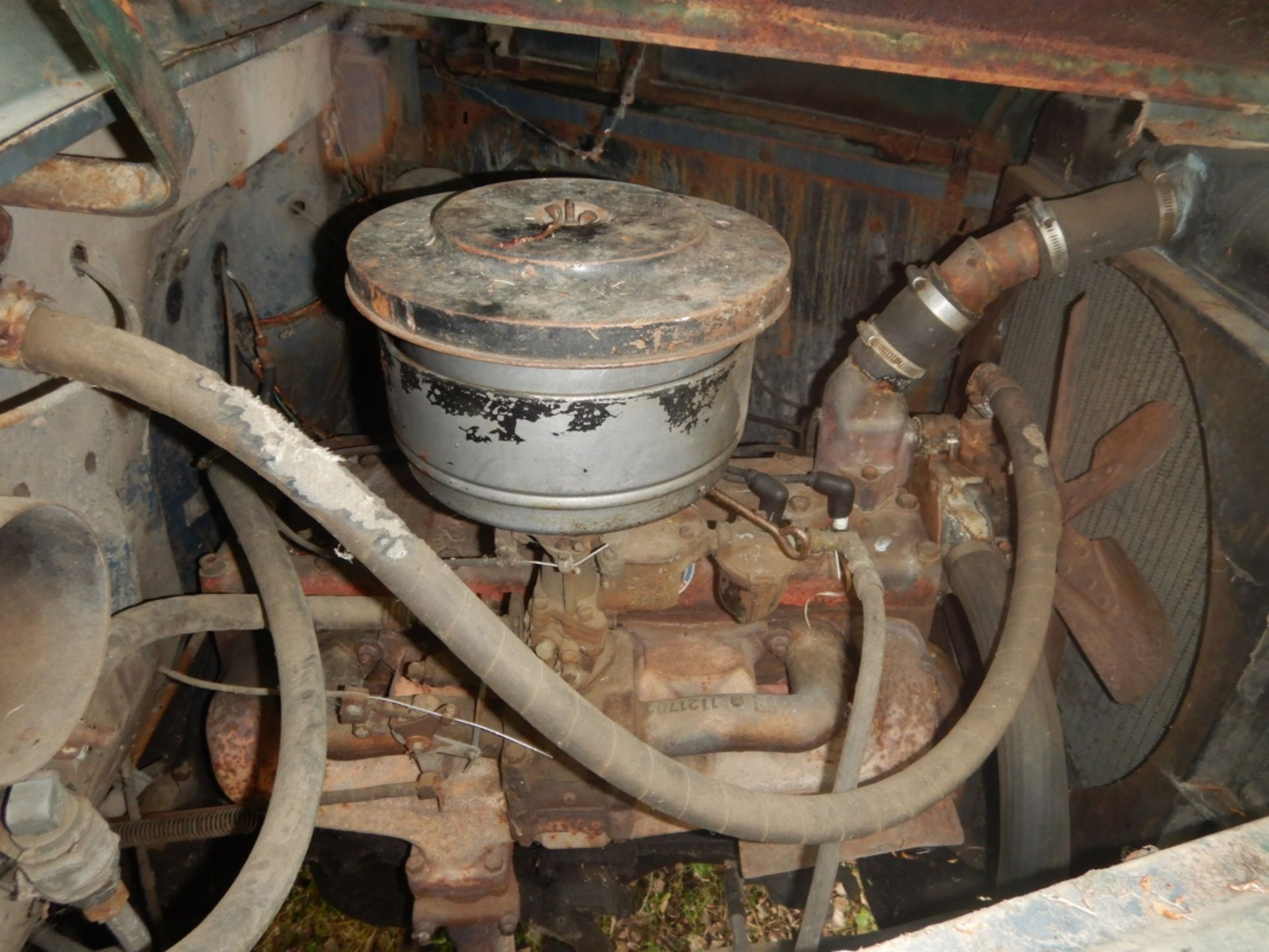 1948 DODGE JOB-RATED H 2-TON S/A TRUCK W/WOOD BOX & HOIST, (NOT RUNNING, EXTRA USED ENGINE TO BE - Image 8 of 9