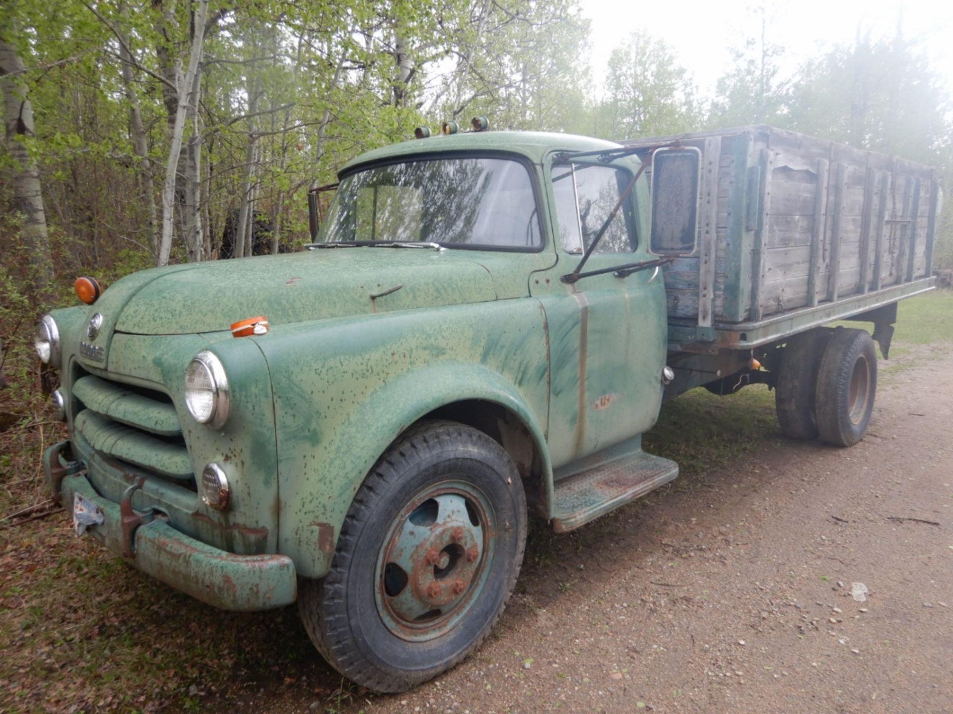 1948 DODGE JOB-RATED H 2-TON S/A TRUCK W/WOOD BOX & HOIST, (NOT RUNNING, EXTRA USED ENGINE TO BE