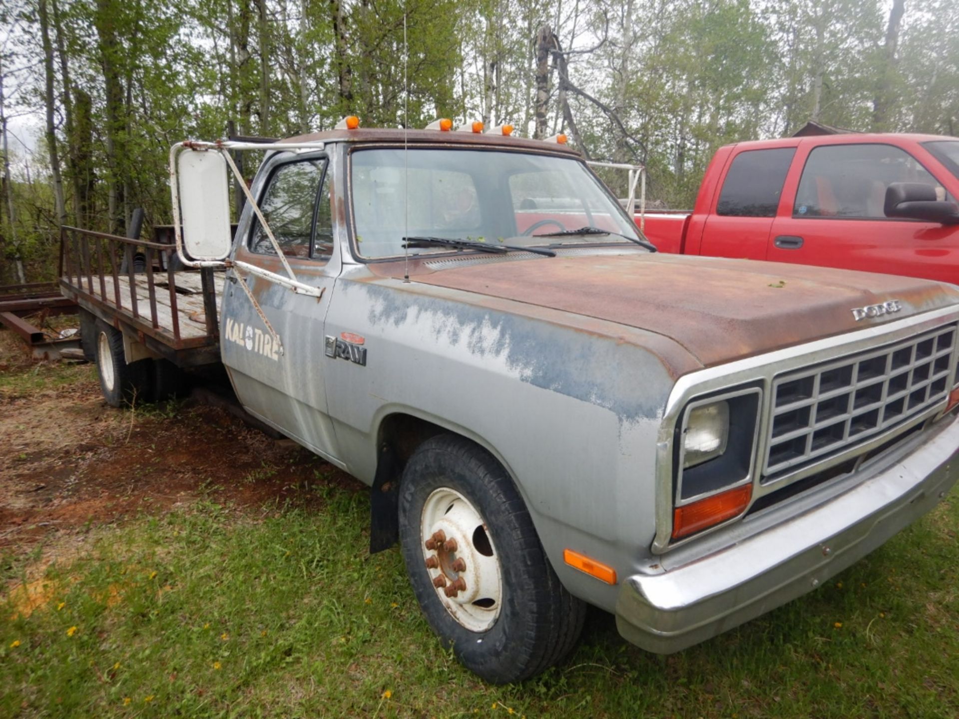 1984 DODGE 350 CUSTOM 1-TON TRUCK W/360-V8 ENGINE, 4 SPD. TRANS, 06170 MILES SHOWING, DUAL WHEELS, - Image 2 of 10