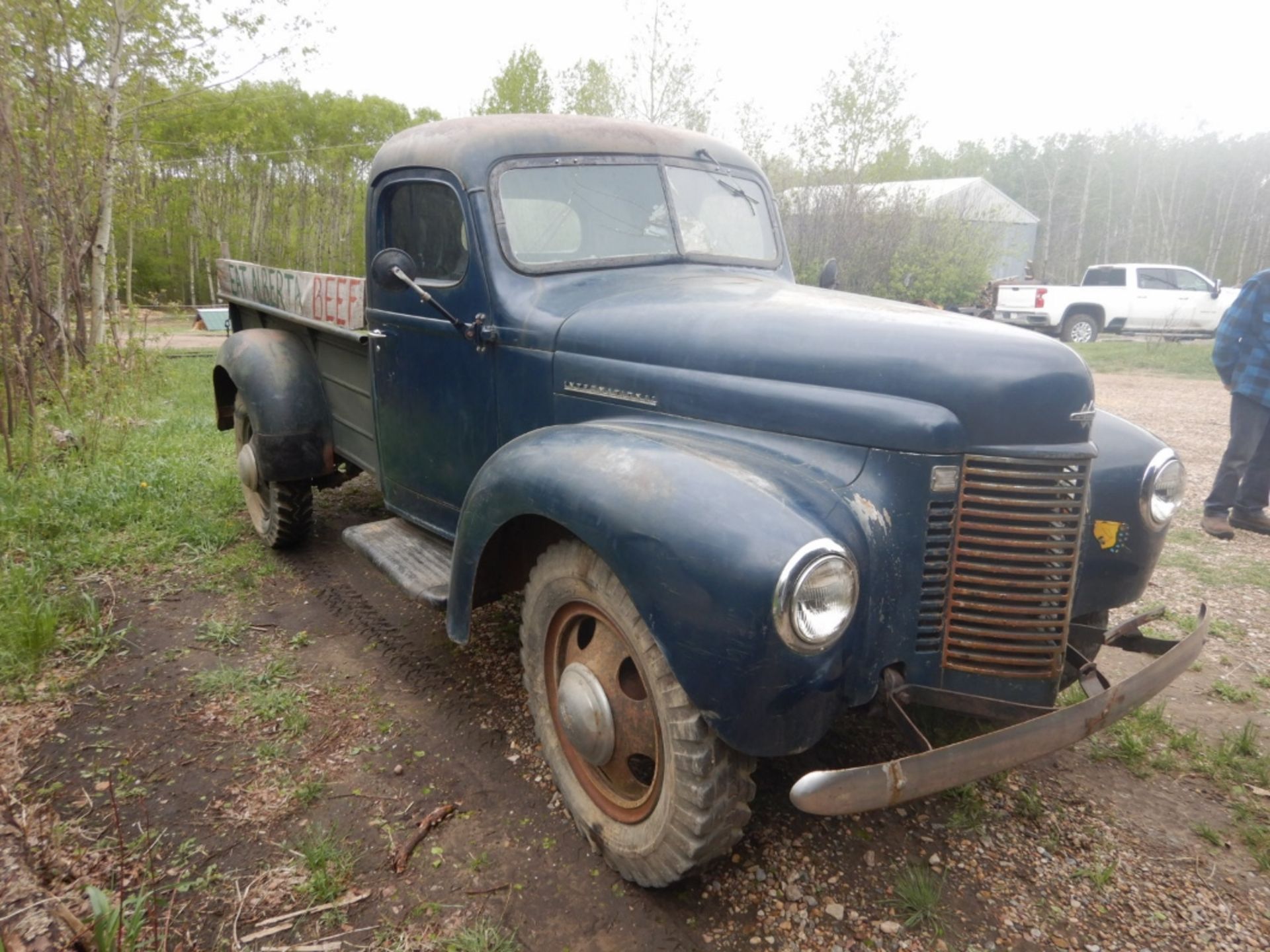 1941 IHC K3 1-TON TRUCK STEP SIDE LONG BOX TRUCK, 4 SPD, W/8 FT BOX, RUNNING DRIVER, 2ND OWNER, - Image 2 of 13