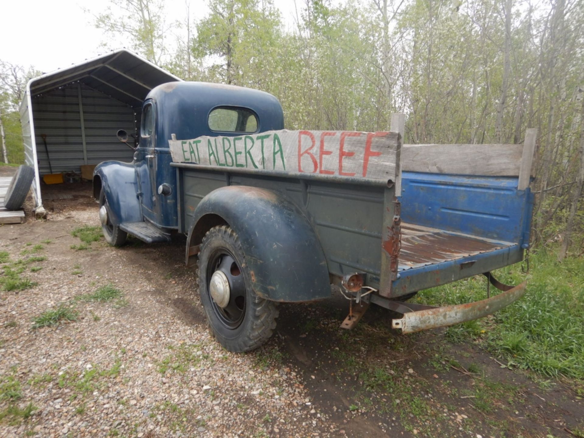 1941 IHC K3 1-TON TRUCK STEP SIDE LONG BOX TRUCK, 4 SPD, W/8 FT BOX, RUNNING DRIVER, 2ND OWNER, - Image 3 of 13