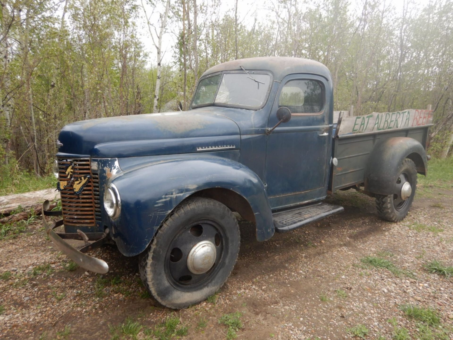 1941 IHC K3 1-TON TRUCK STEP SIDE LONG BOX TRUCK, 4 SPD, W/8 FT BOX, RUNNING DRIVER, 2ND OWNER,