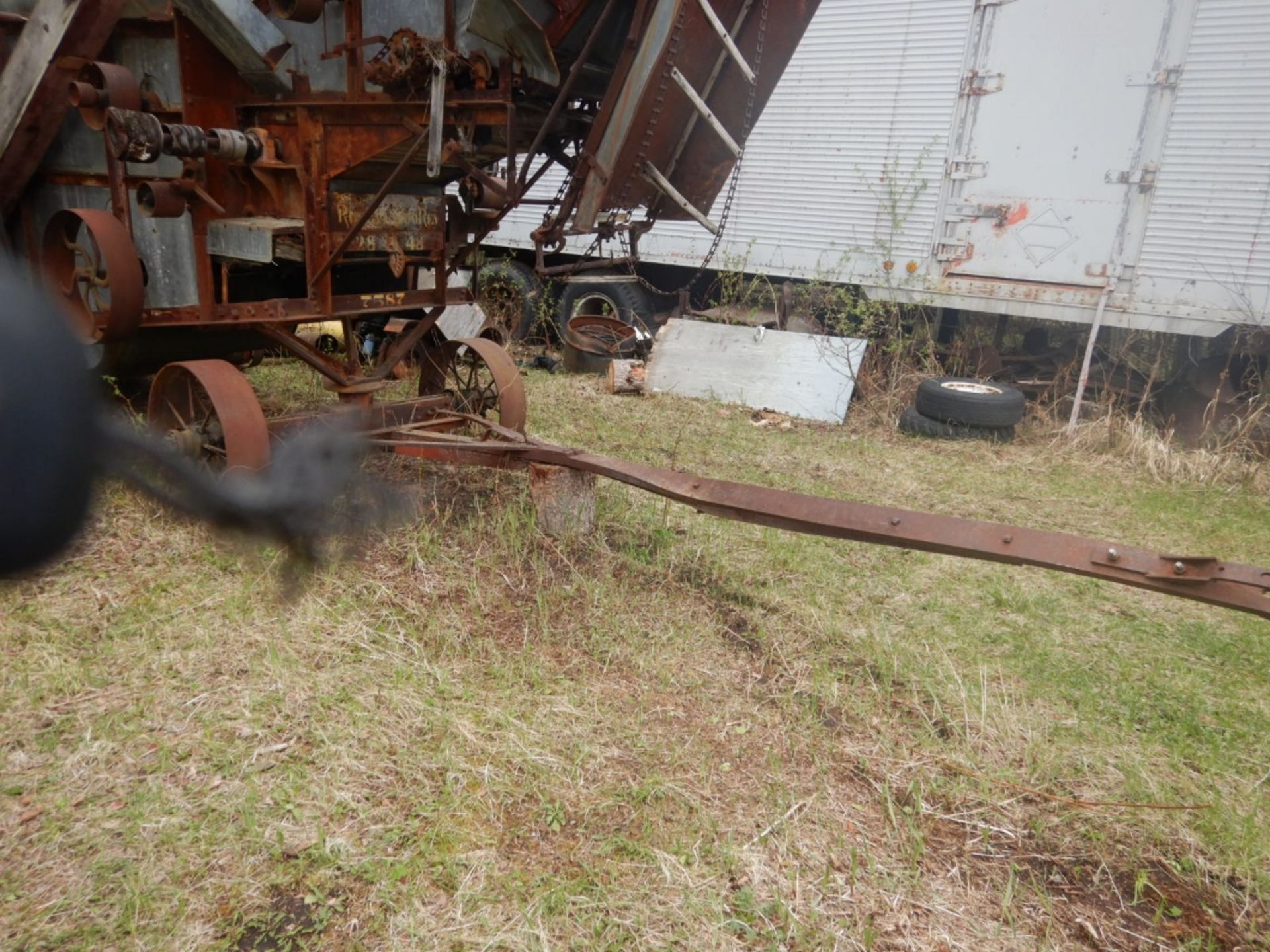 WATERLOO 5026 THRESHING MACHINE - (RUNNING WHEN PARKED) - Image 2 of 6