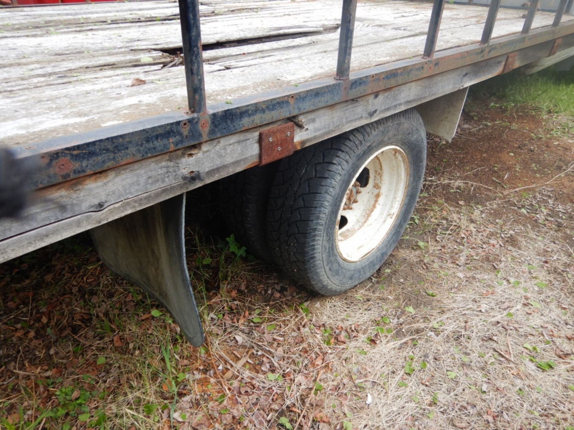 1984 DODGE 350 CUSTOM 1-TON TRUCK W/360-V8 ENGINE, 4 SPD. TRANS, 06170 MILES SHOWING, DUAL WHEELS, - Image 5 of 10