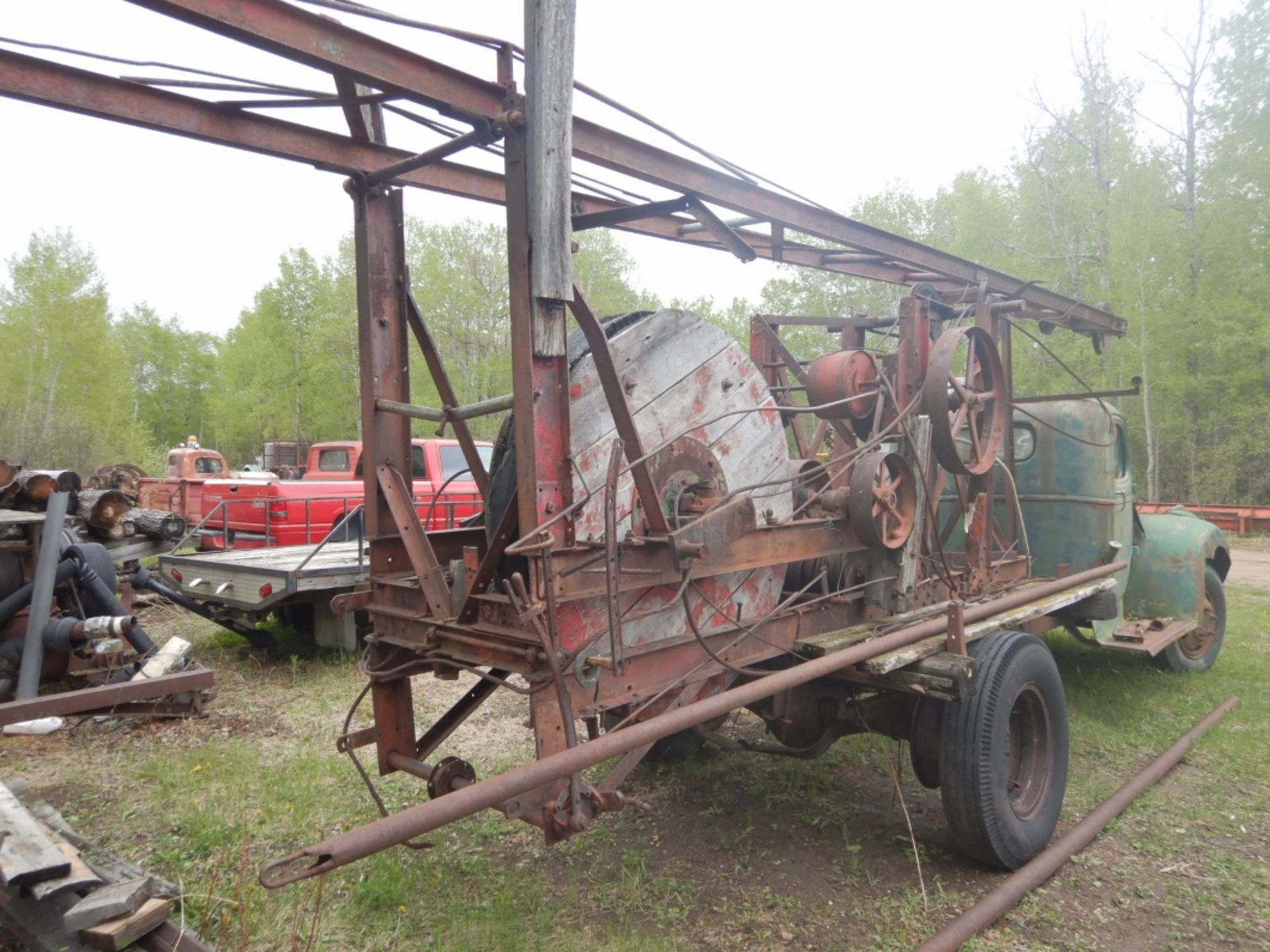 1944 CHEV S/A W/ WATER WELL POUNDER RIG - Image 3 of 7