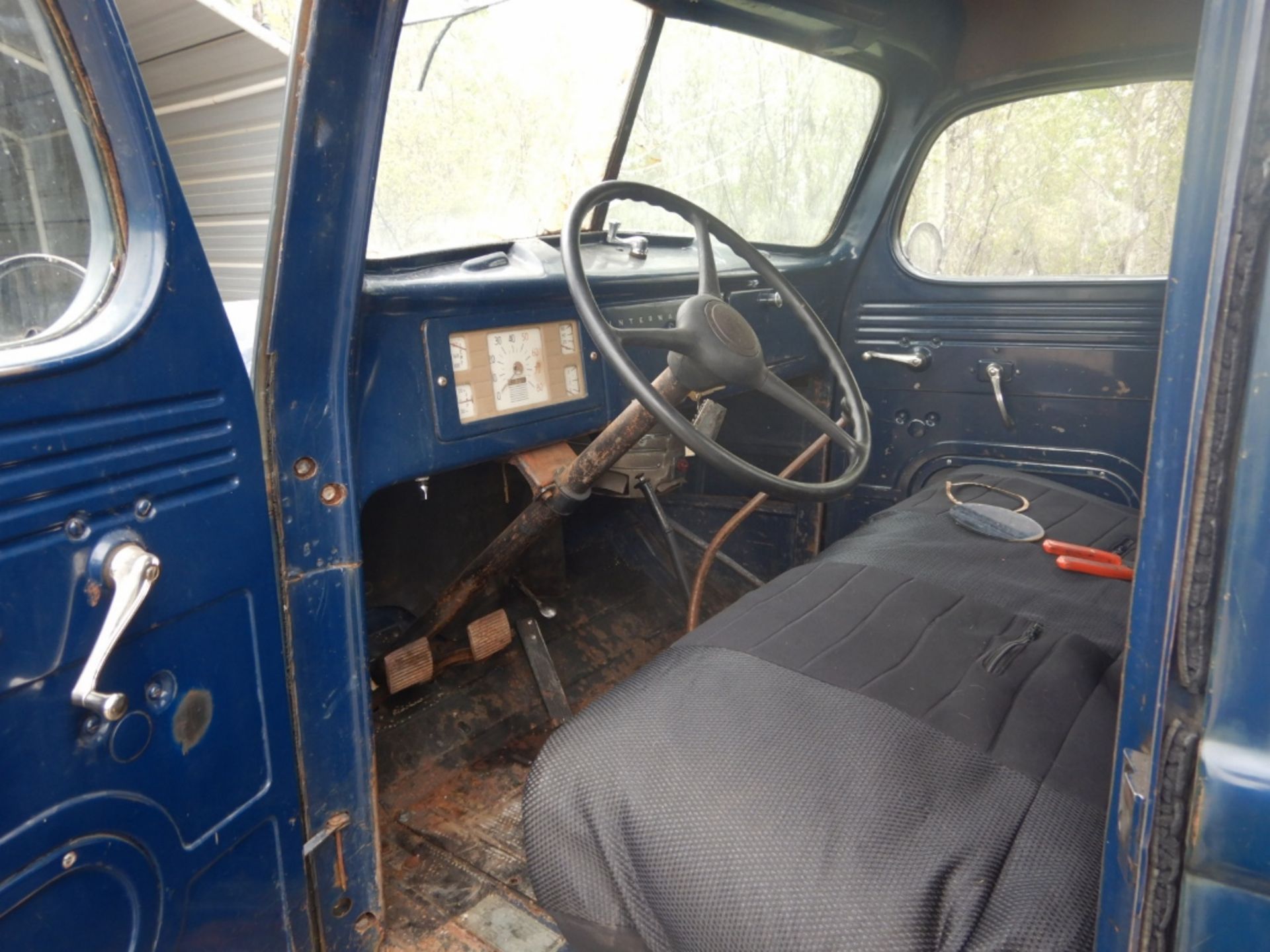 1941 IHC K3 1-TON TRUCK STEP SIDE LONG BOX TRUCK, 4 SPD, W/8 FT BOX, RUNNING DRIVER, 2ND OWNER, - Image 7 of 13