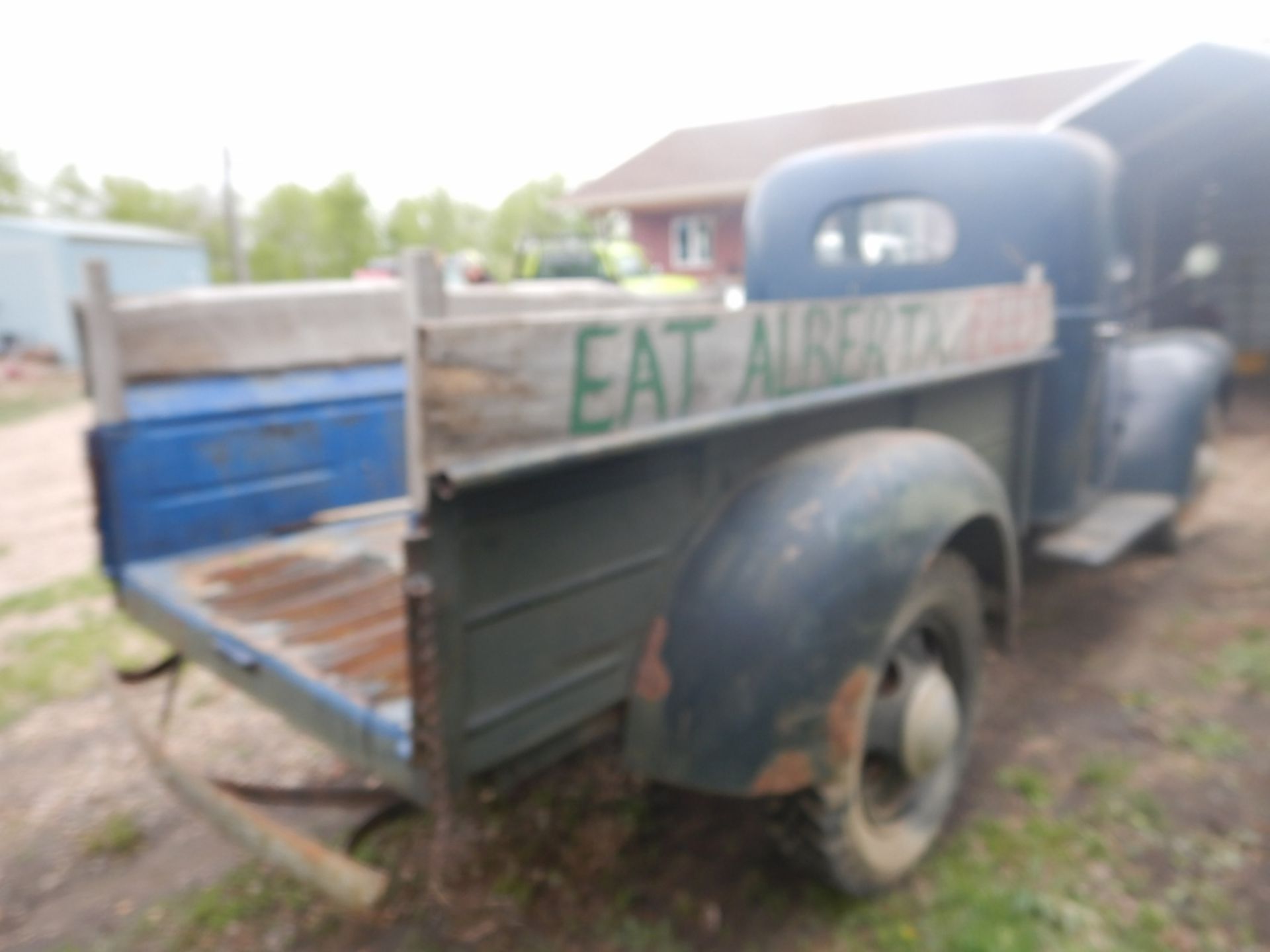 1941 IHC K3 1-TON TRUCK STEP SIDE LONG BOX TRUCK, 4 SPD, W/8 FT BOX, RUNNING DRIVER, 2ND OWNER, - Image 4 of 13