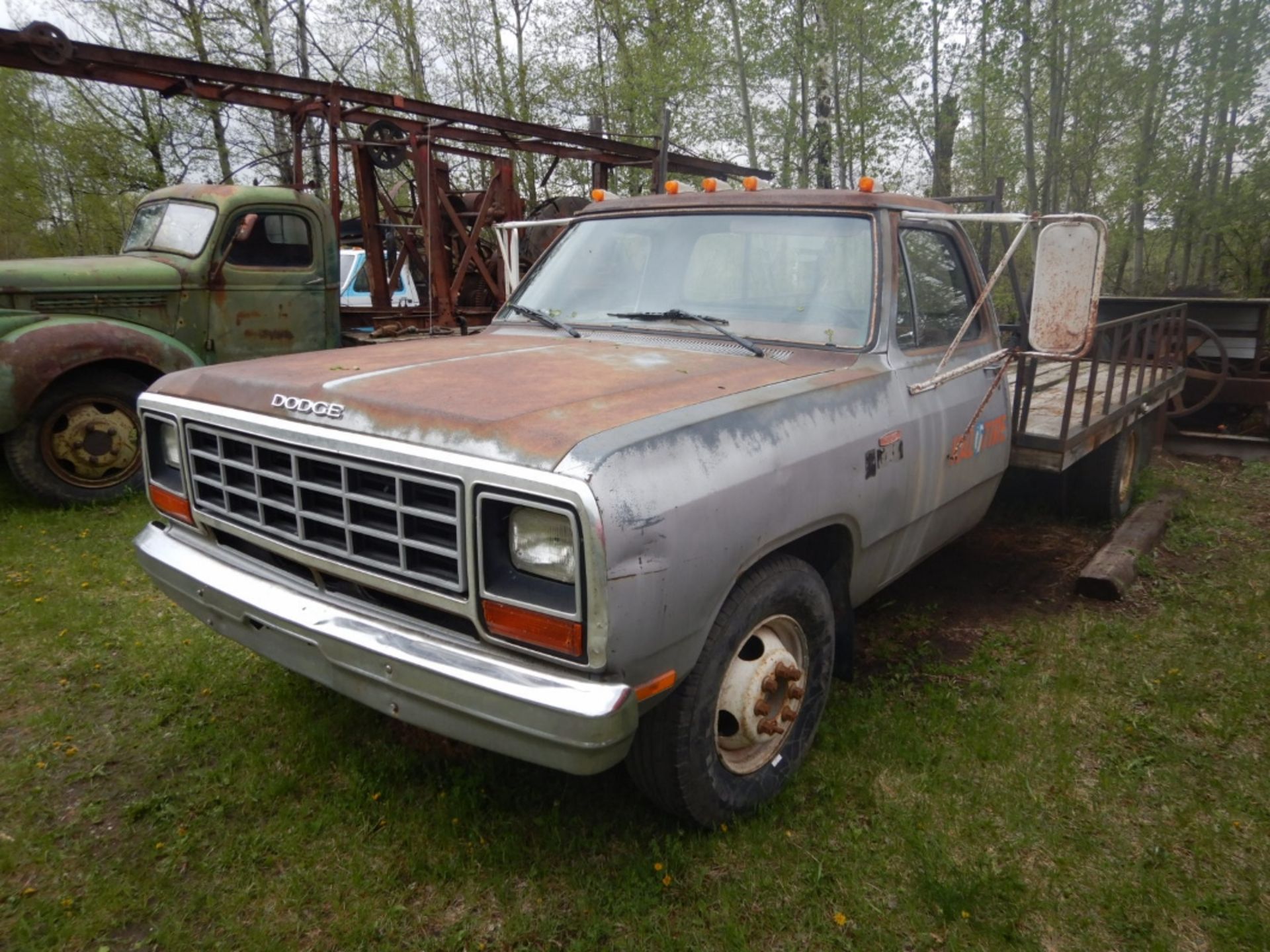 1984 DODGE 350 CUSTOM 1-TON TRUCK W/360-V8 ENGINE, 4 SPD. TRANS, 06170 MILES SHOWING, DUAL WHEELS,