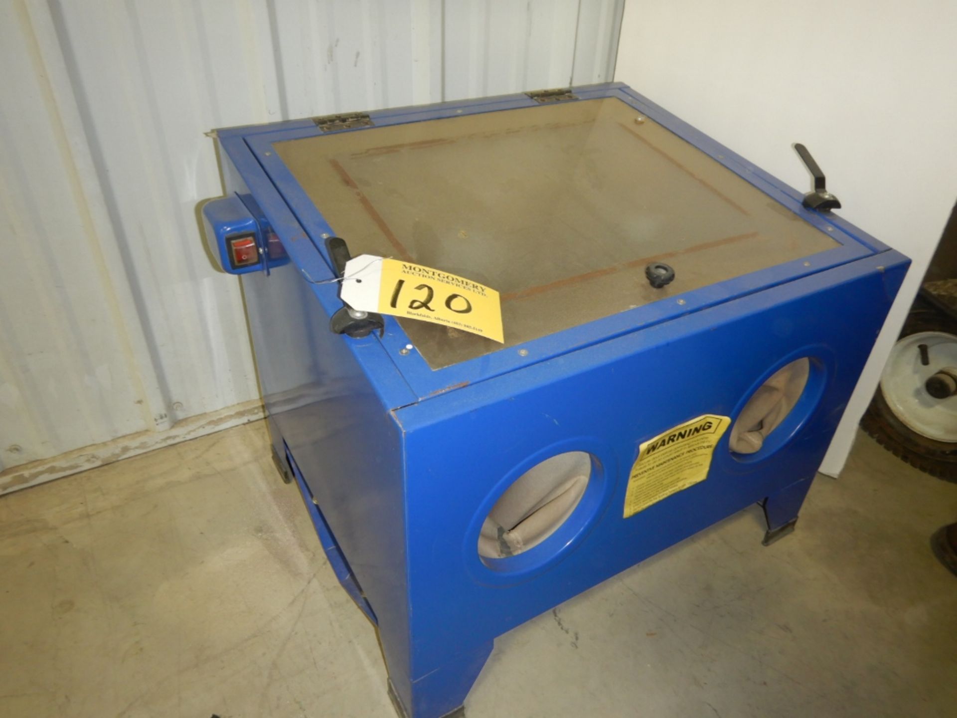 SAND BLASTING CABINET