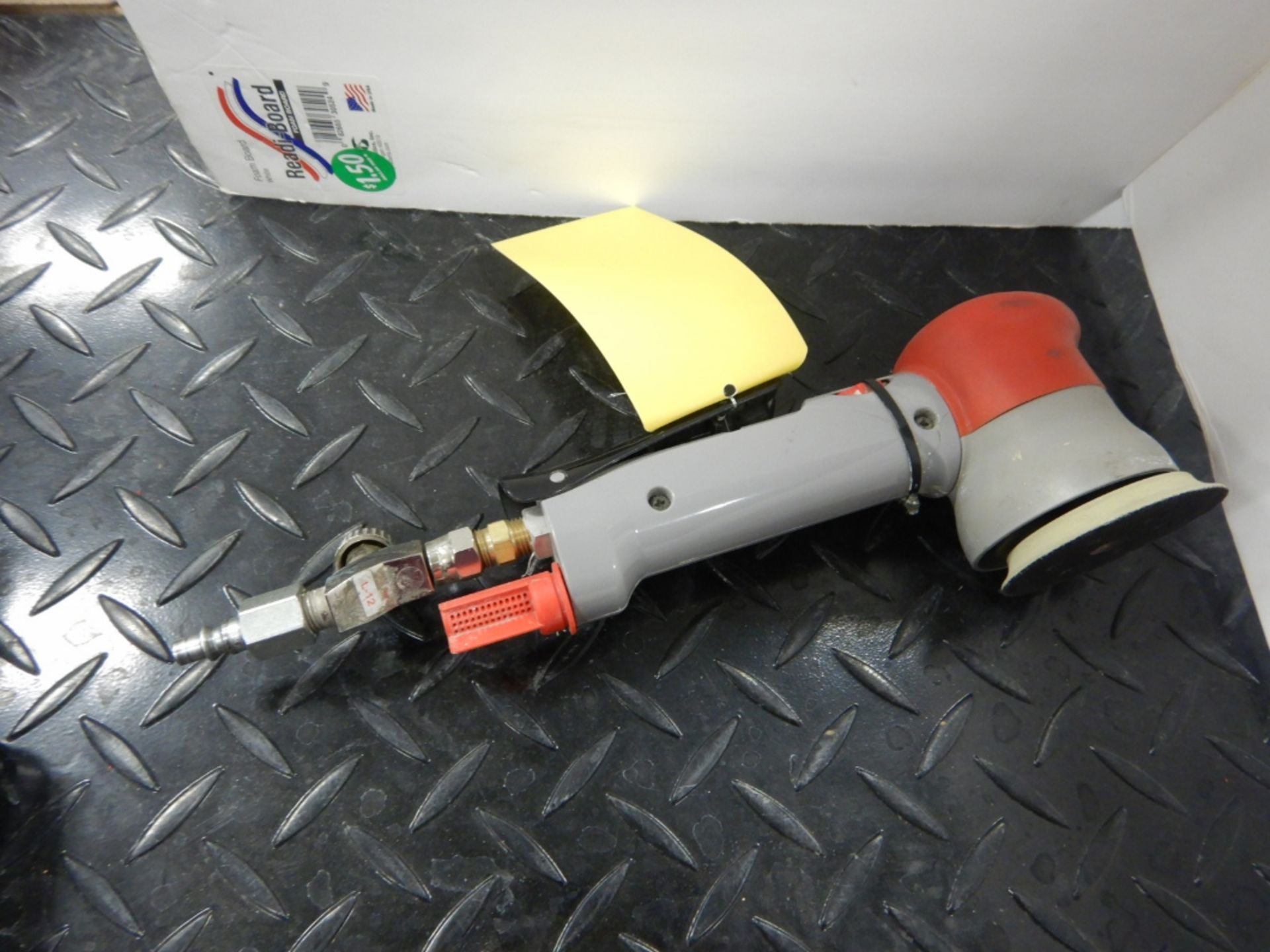 3M PNEUMATIC 3 ORBIT SANDER