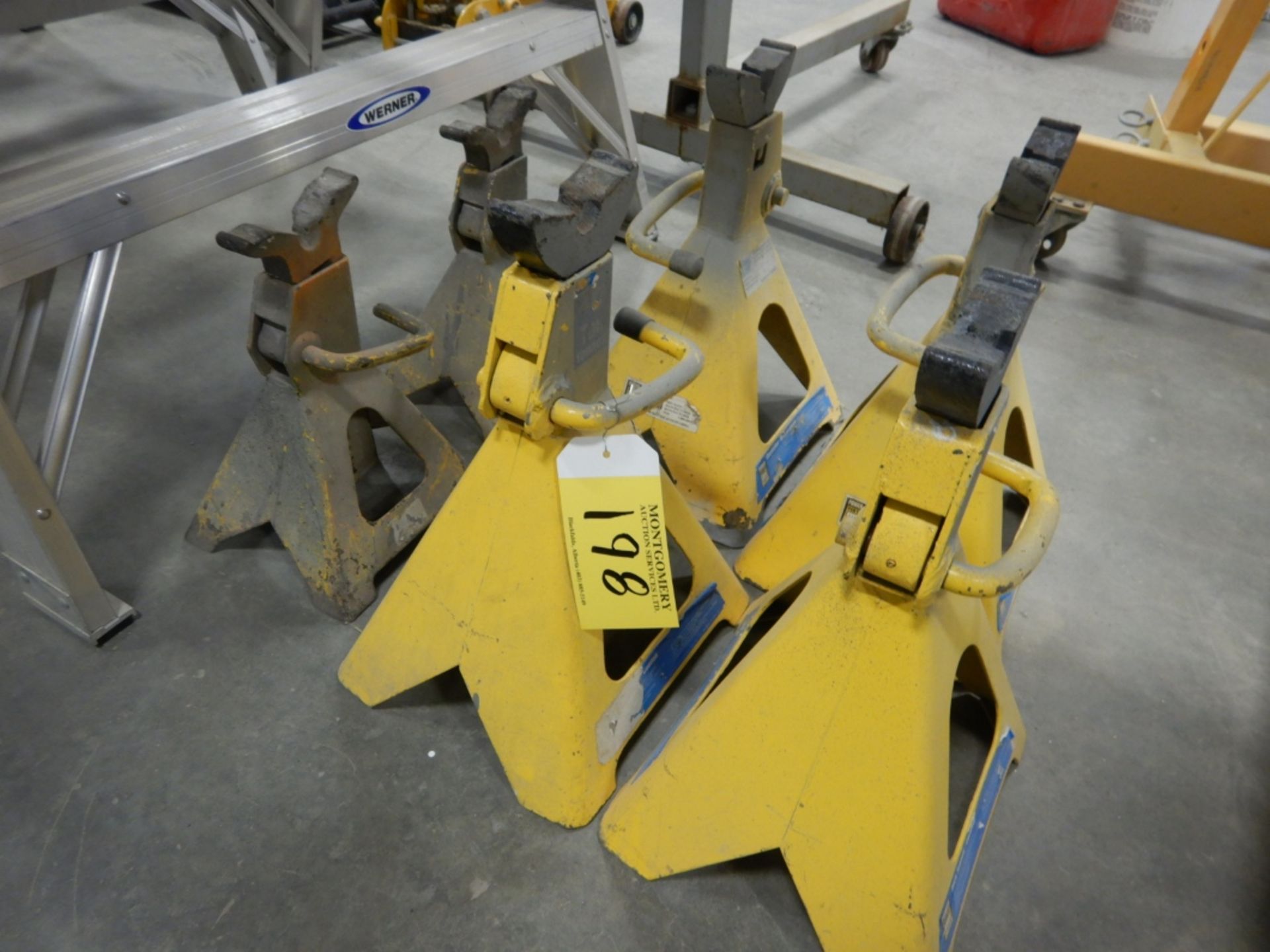 L/O OF AXLE JACK STANDS