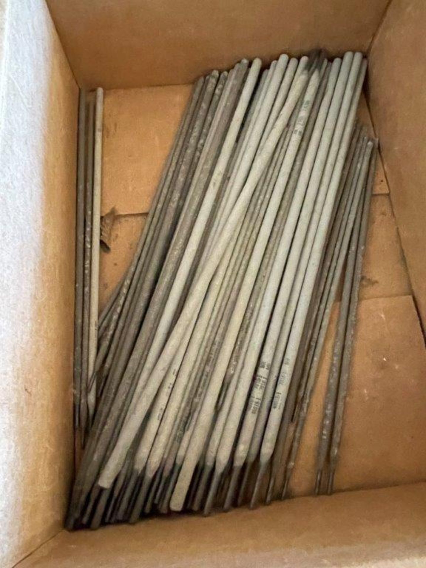 CASE OF ARCTEC 222 LOW ALLOY WELDING ROD ETC - Image 2 of 4