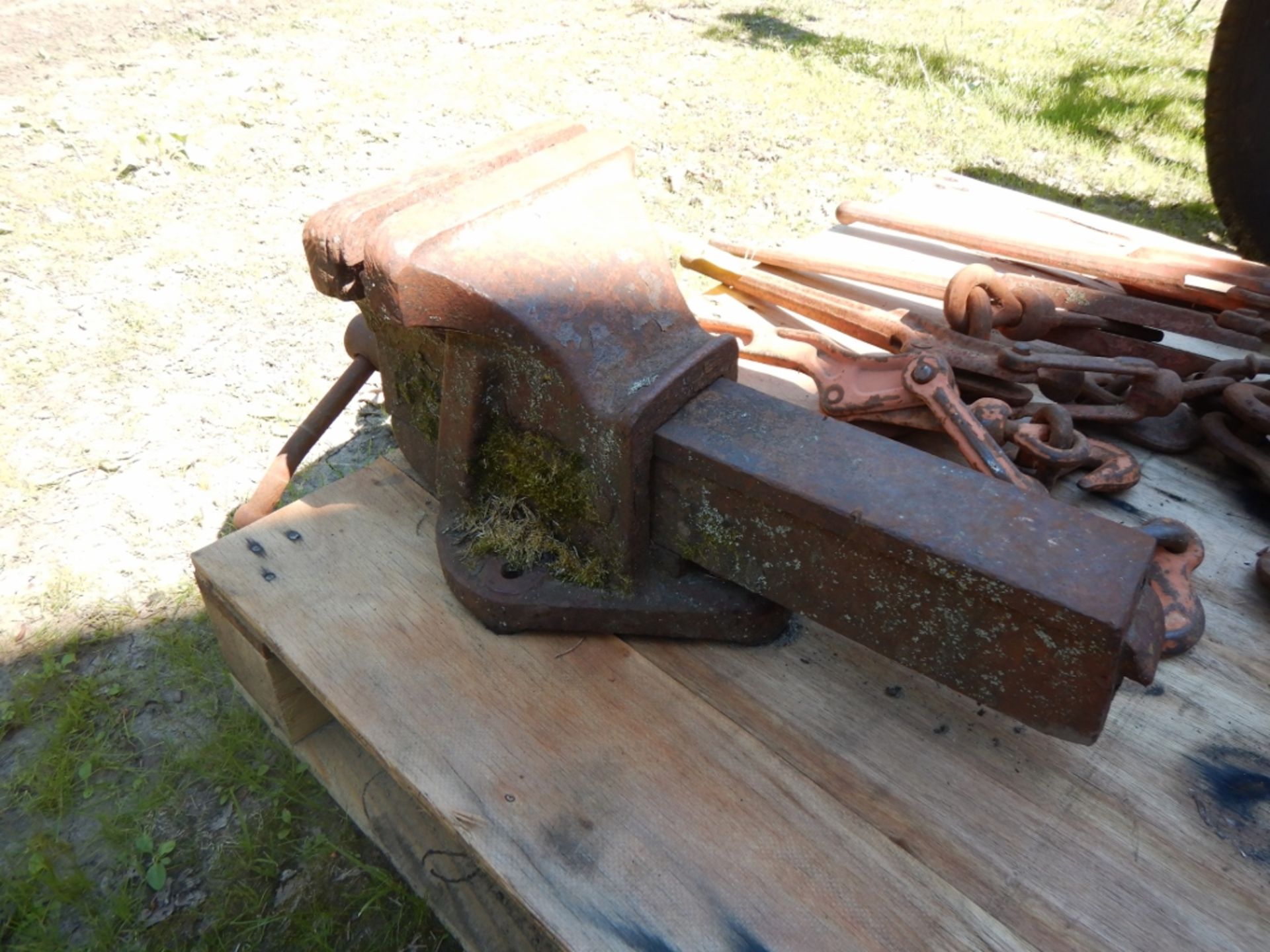 8 INCH BENCH VISE - Image 3 of 3