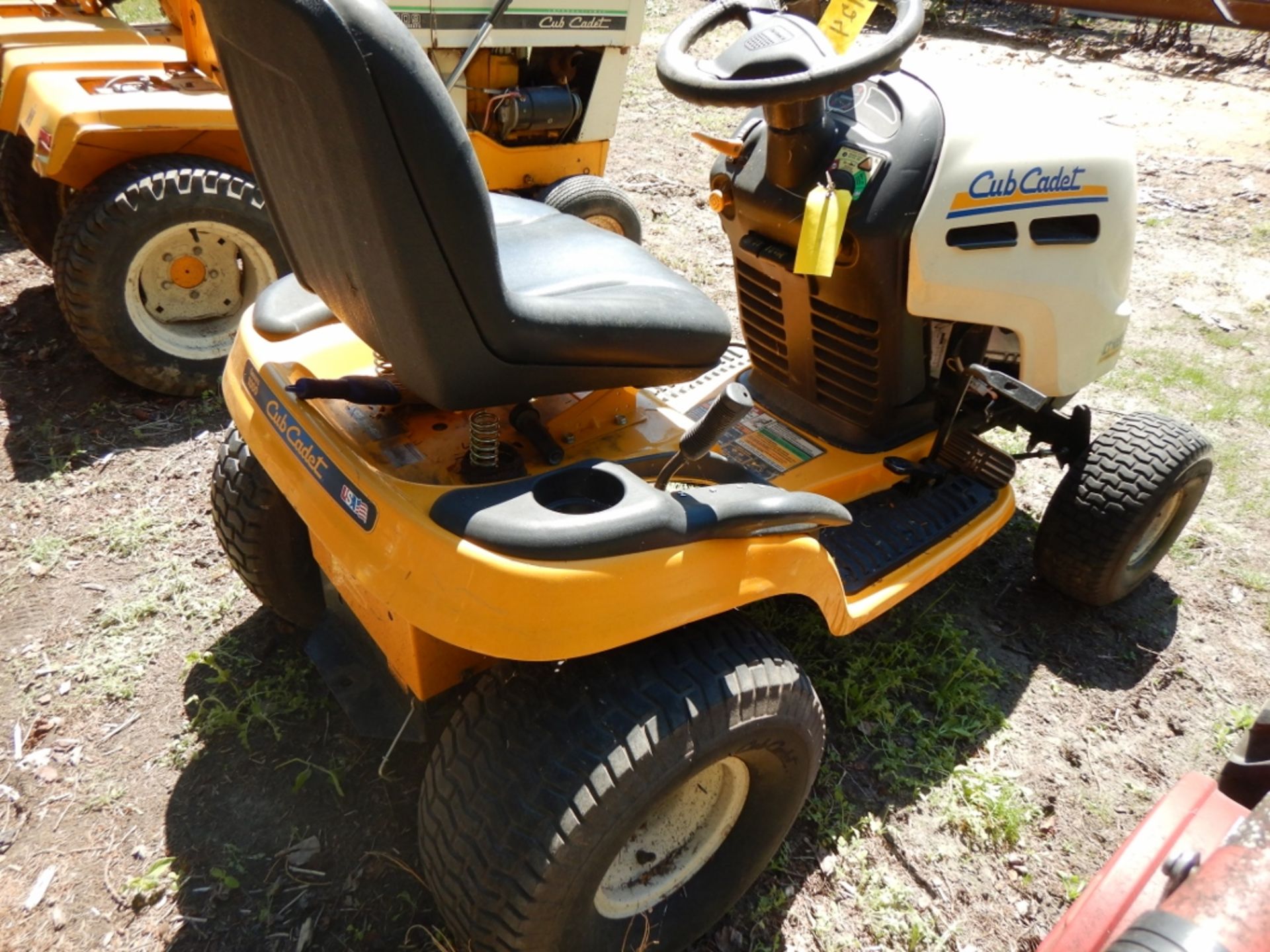 CUB CADET LT1050 HYDROSTATIC LAWN TRACTOR W/23 HP KOLHER ENGINE S/N 1B236H202278 (NO MOWER DECK) - Image 4 of 5