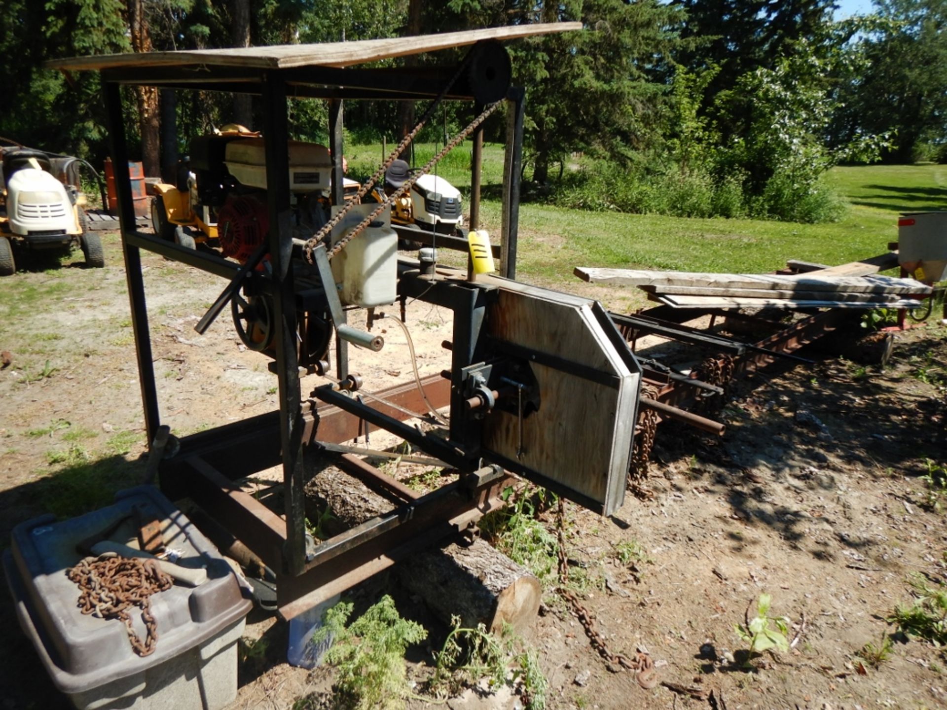 BAND SAW SAW MILL W/ 32.5 INCH X 20 CARRIAGE W/ HONDA 9 HP ENGINE