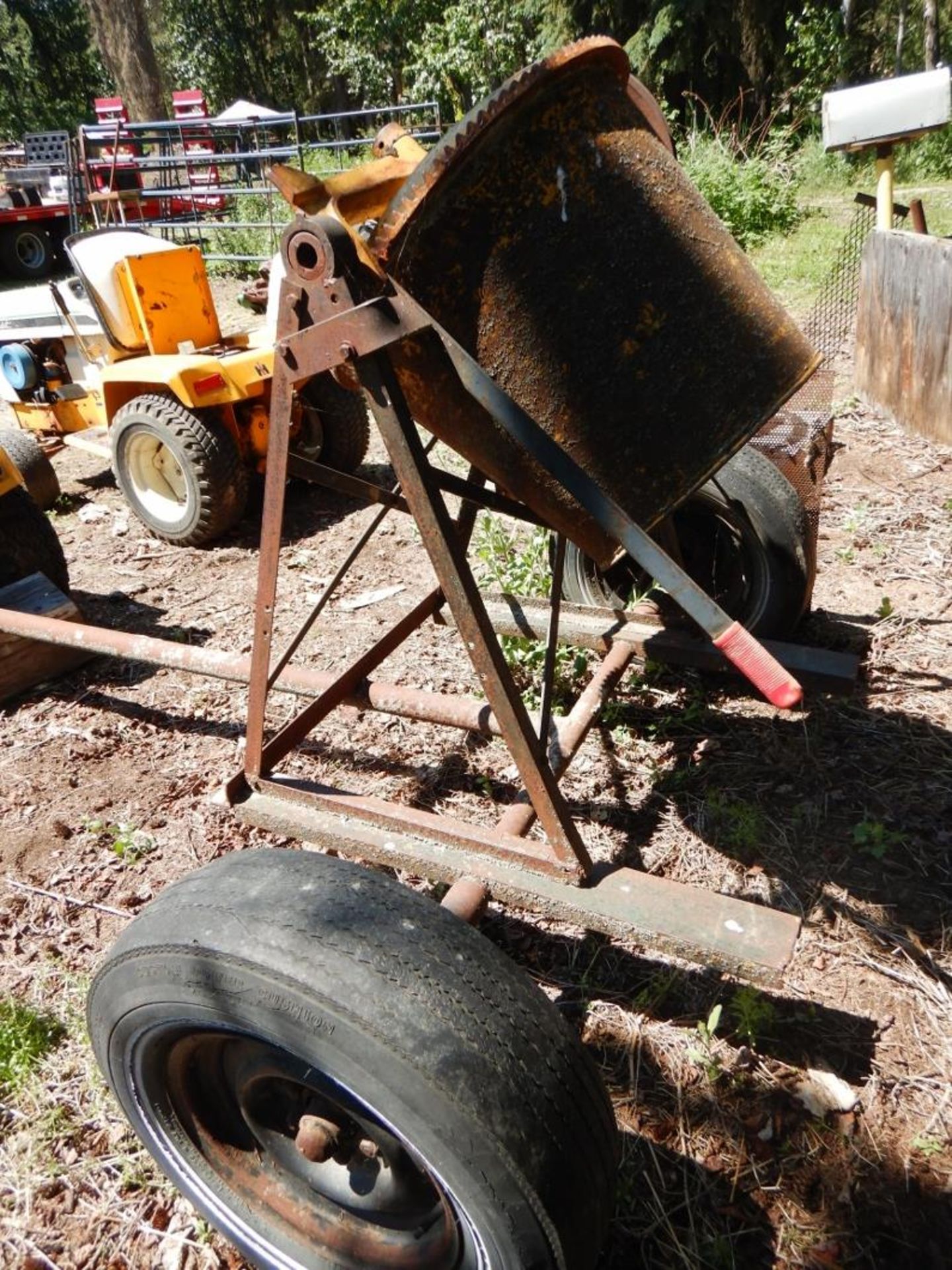 CONCRETE MIXER W/ELECTRIC MOTOR ON SHOPBILT TRAILER - Image 4 of 5