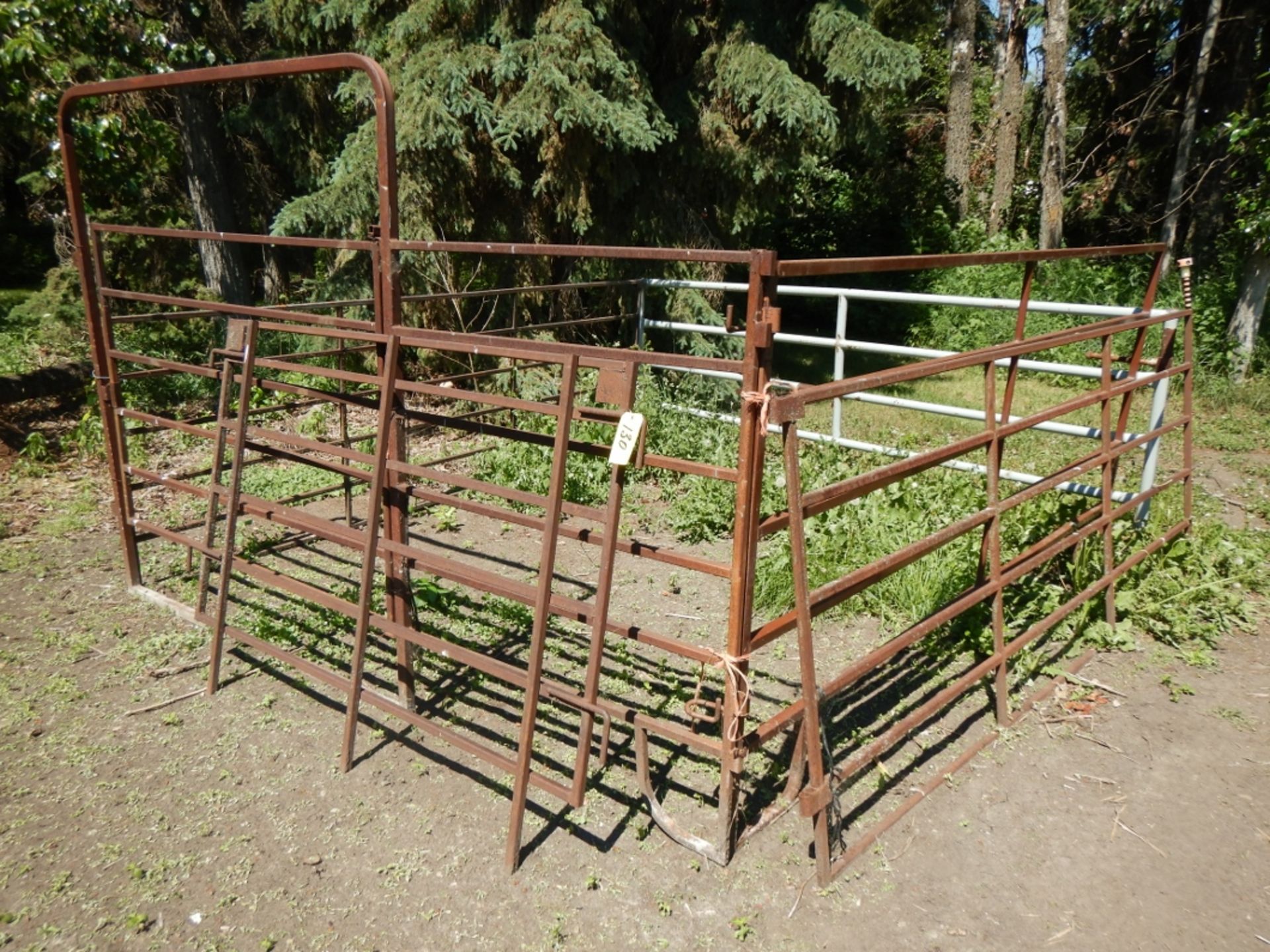 L/O ASSORTED STOCK PANELS INCLUDING FRAME GATE - (GRAY LIVESTOCK GATE NOT INCLUDED)