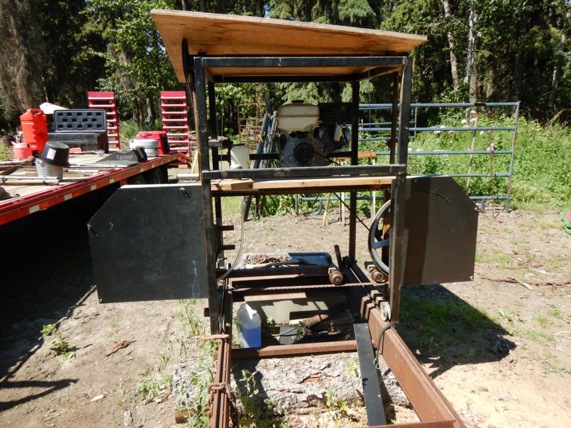 BAND SAW SAW MILL W/ 32.5 INCH X 20 CARRIAGE W/ HONDA 9 HP ENGINE - Image 8 of 8