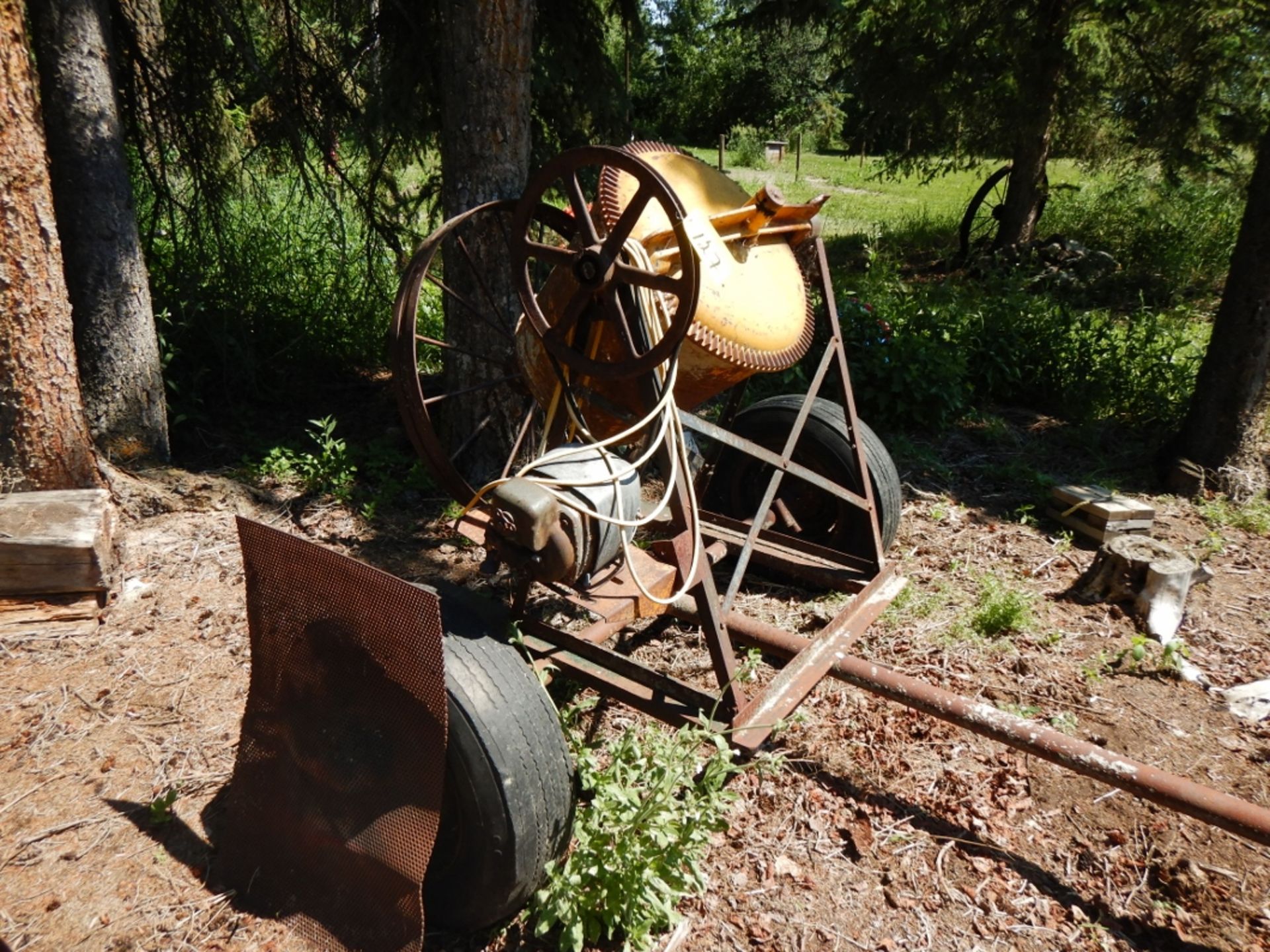 CONCRETE MIXER W/ELECTRIC MOTOR ON SHOPBILT TRAILER - Image 2 of 5