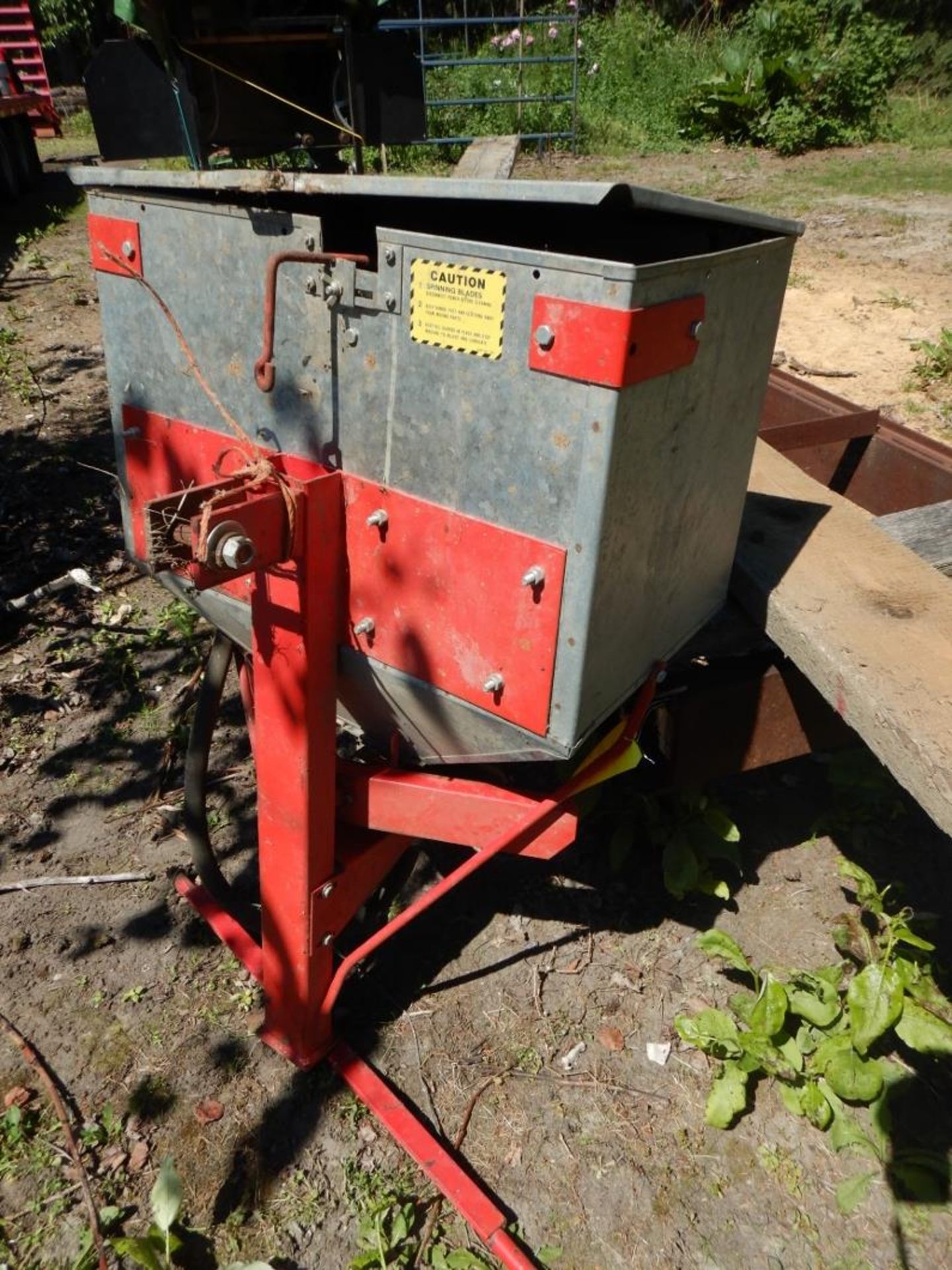 THOMPSON SEEDER CO. GRANNULAR BROADCASTER 3PT MODEL S3B - Image 4 of 5