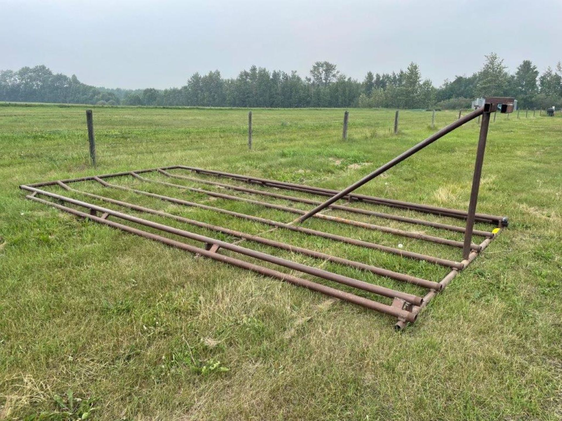 BALE RACK FOR FLAT DECK - Located at Montgomery Auction Services Sales Centre
