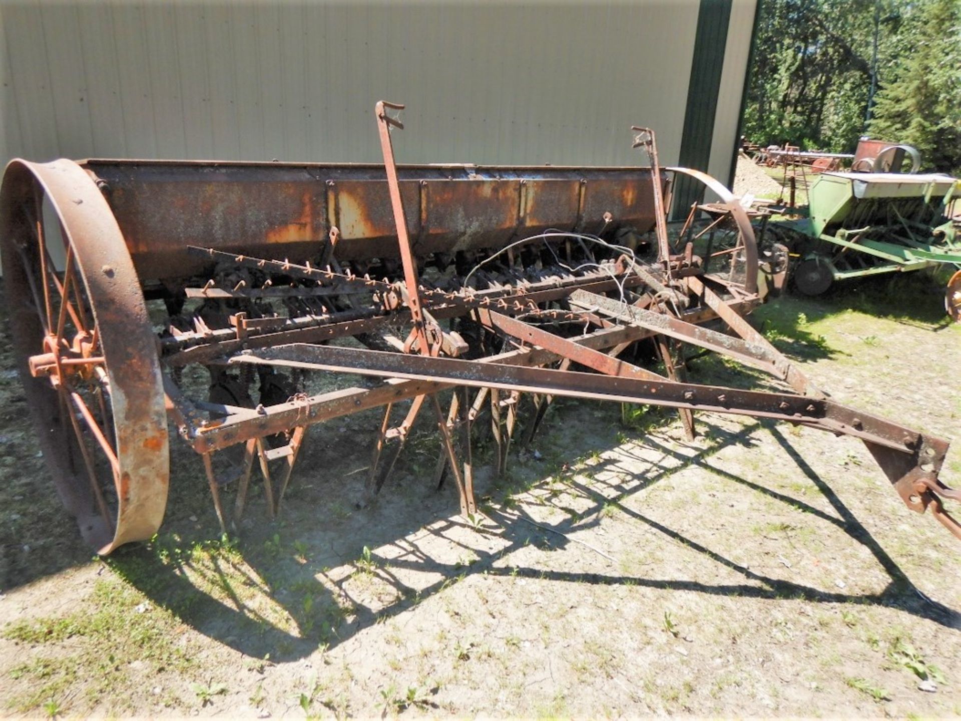 VINTAGE 10 FT PRESS SEED DRILL - Image 2 of 2