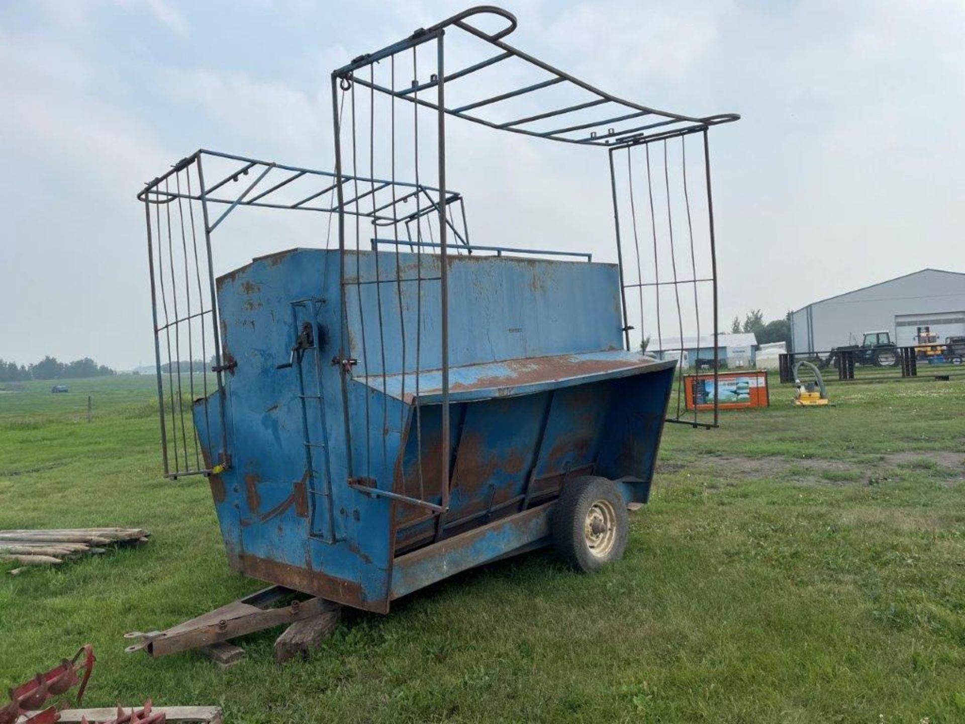 CREEP FEEDER - Located at Montgomery Auction Services Sales Centre