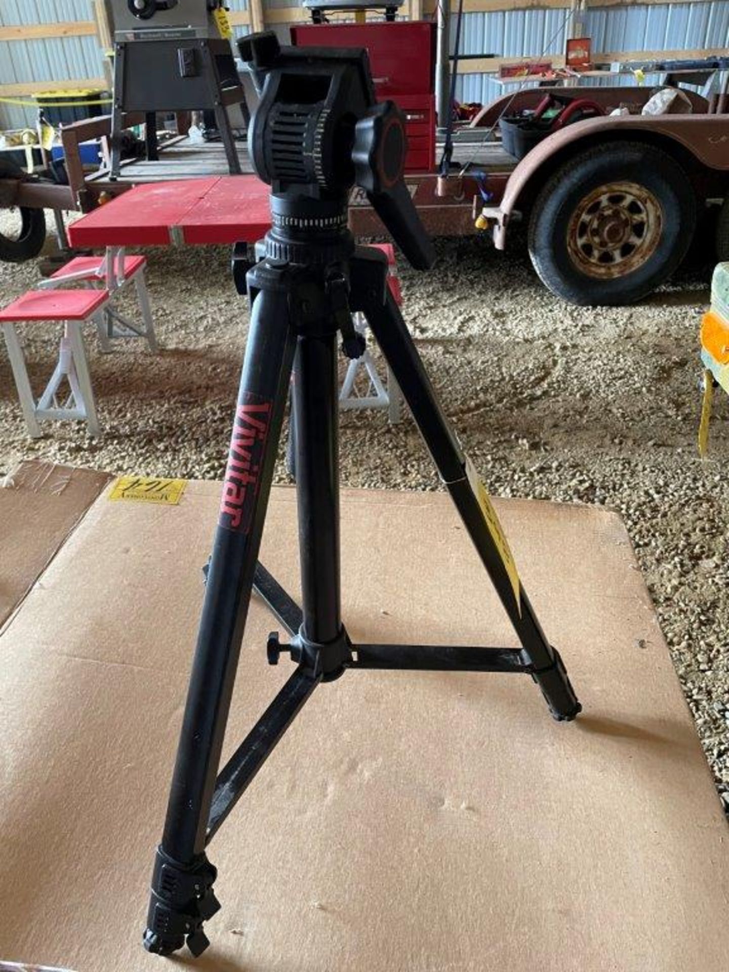 VIVTAR ALUMINUM TRIPOD