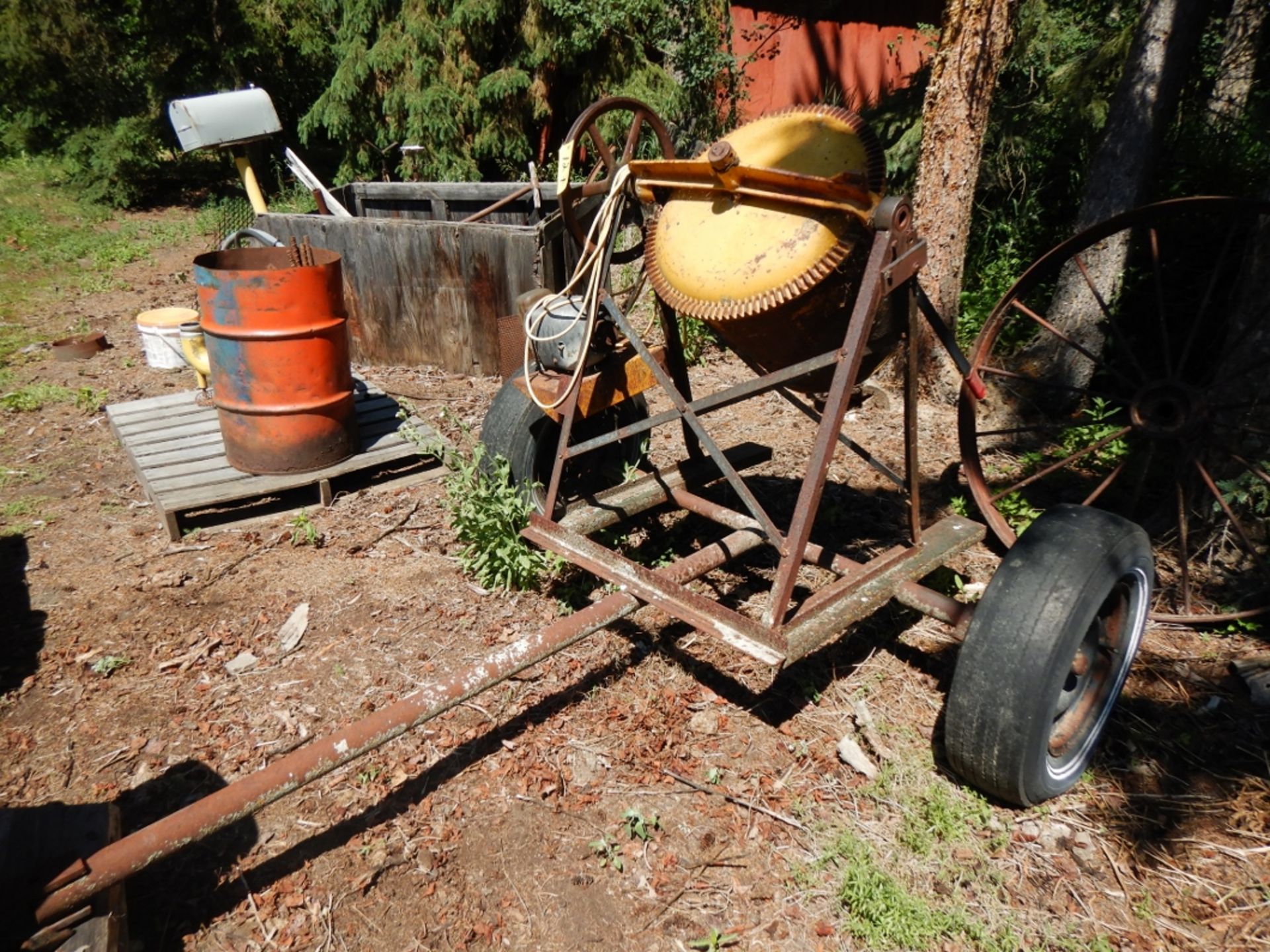 CONCRETE MIXER W/ELECTRIC MOTOR ON SHOPBILT TRAILER