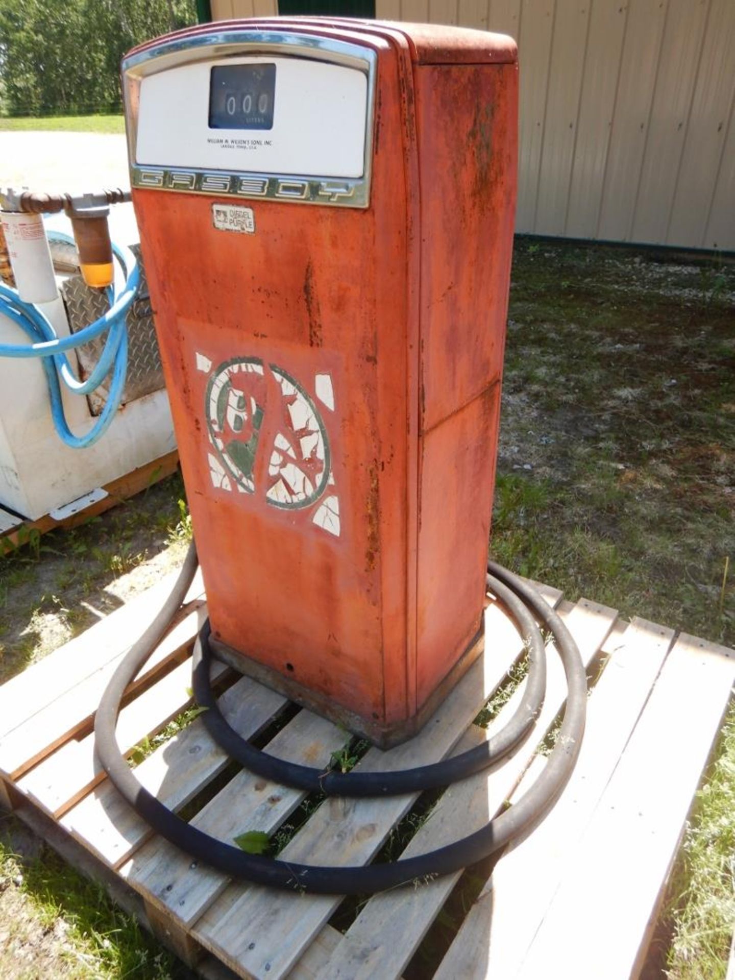 VINTAGE GAS BOY #53 GAS STATION FUEL PUMP S/N 1221 (SAID TO BE WORKING GOOD) - Image 2 of 7