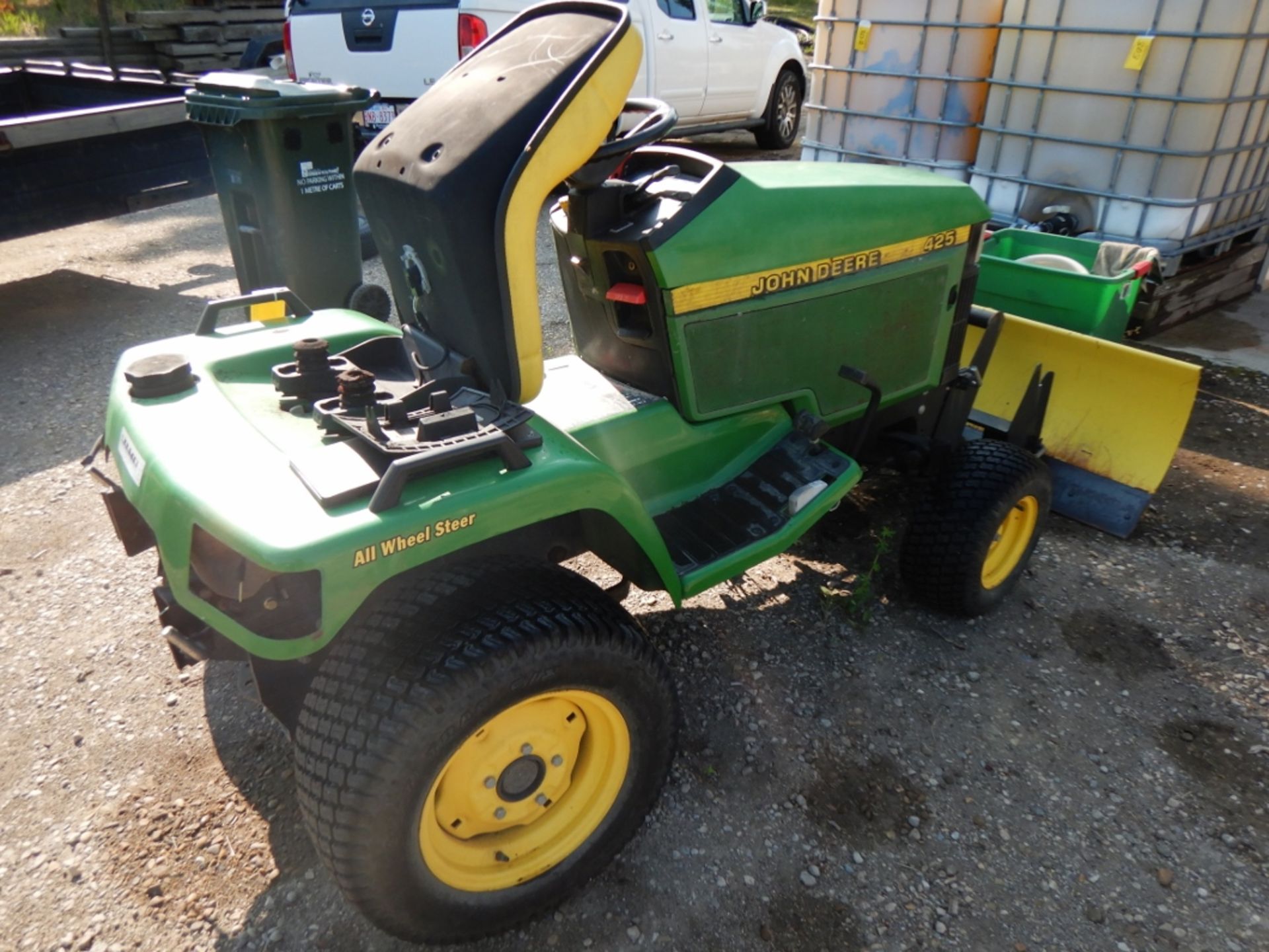 2002 JOHN DEERE 425 20HP GARDEN TRACTOR W/ ALL WHEEL STEERING, WATER COOLED, 1138 HR. SHOWING, - Bild 5 aus 13