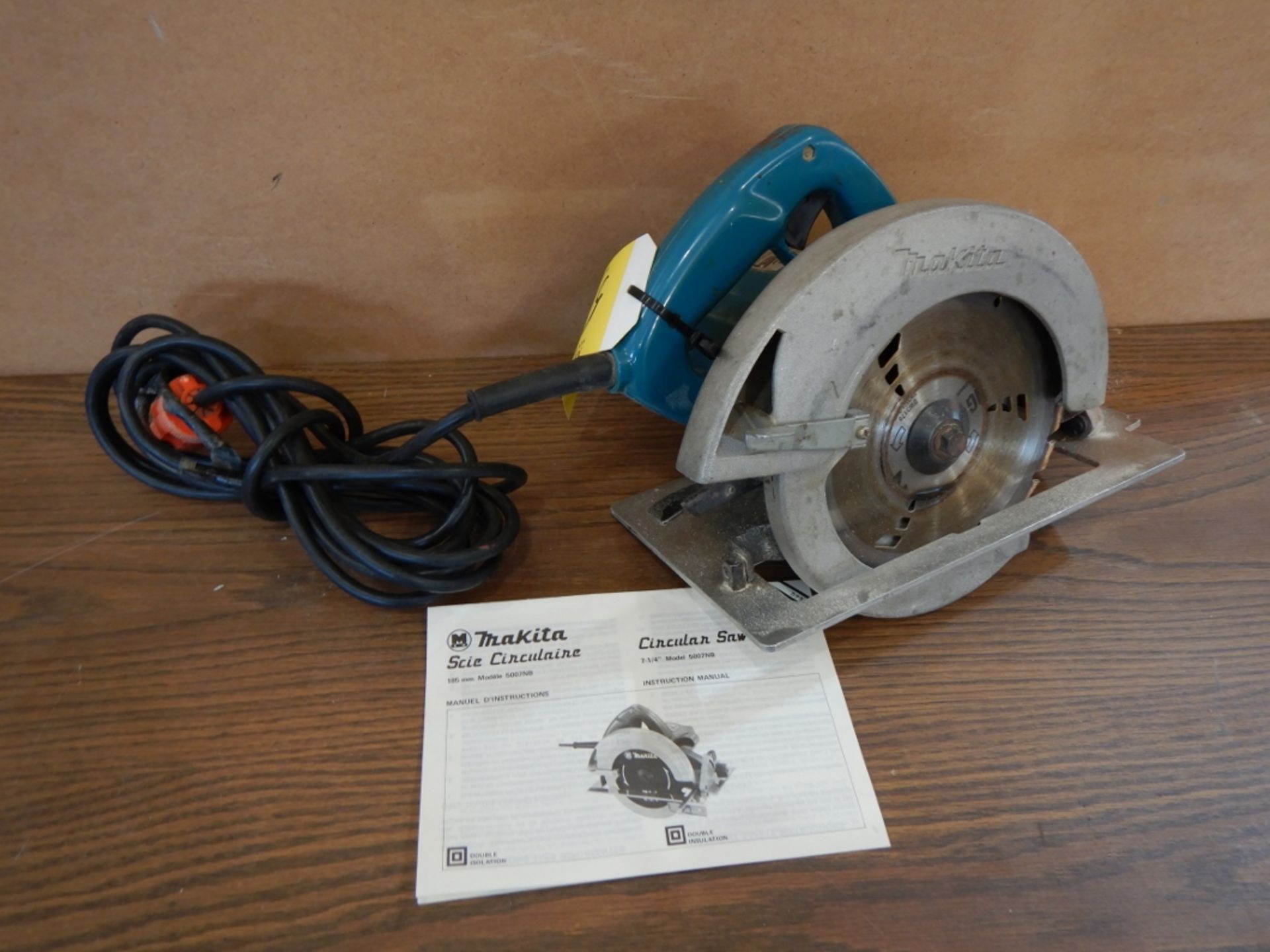 MAKITA 7 1/4" CIRCULAR SAW W/STRAIGHT EDGE ATTACHMENT