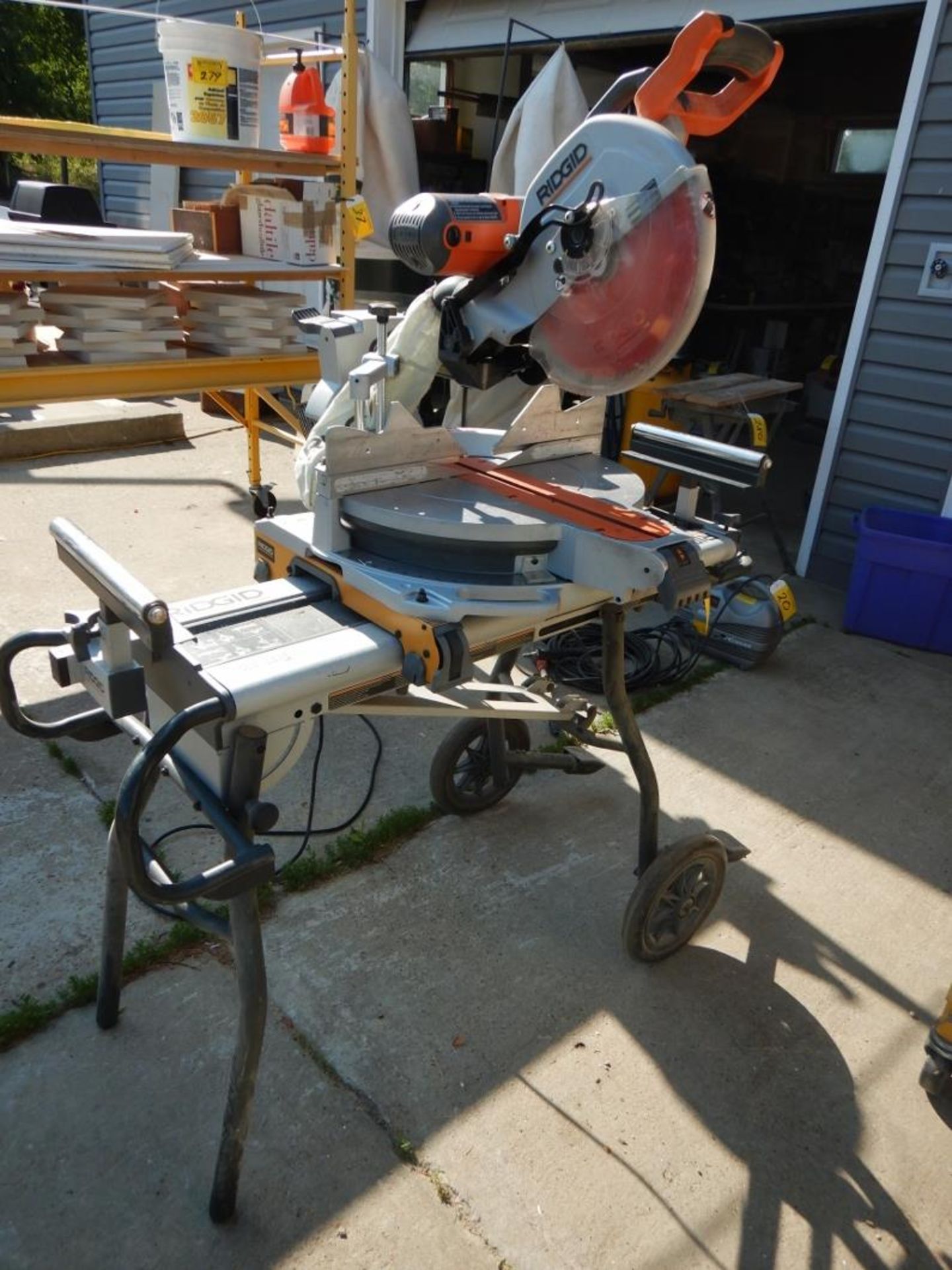 RIDGID 12IN SLIDING COMPOUND MITRE SAW W/ MSUV SAW STAND, MOD. MS1290L21, S/N U073052605 - Image 2 of 4