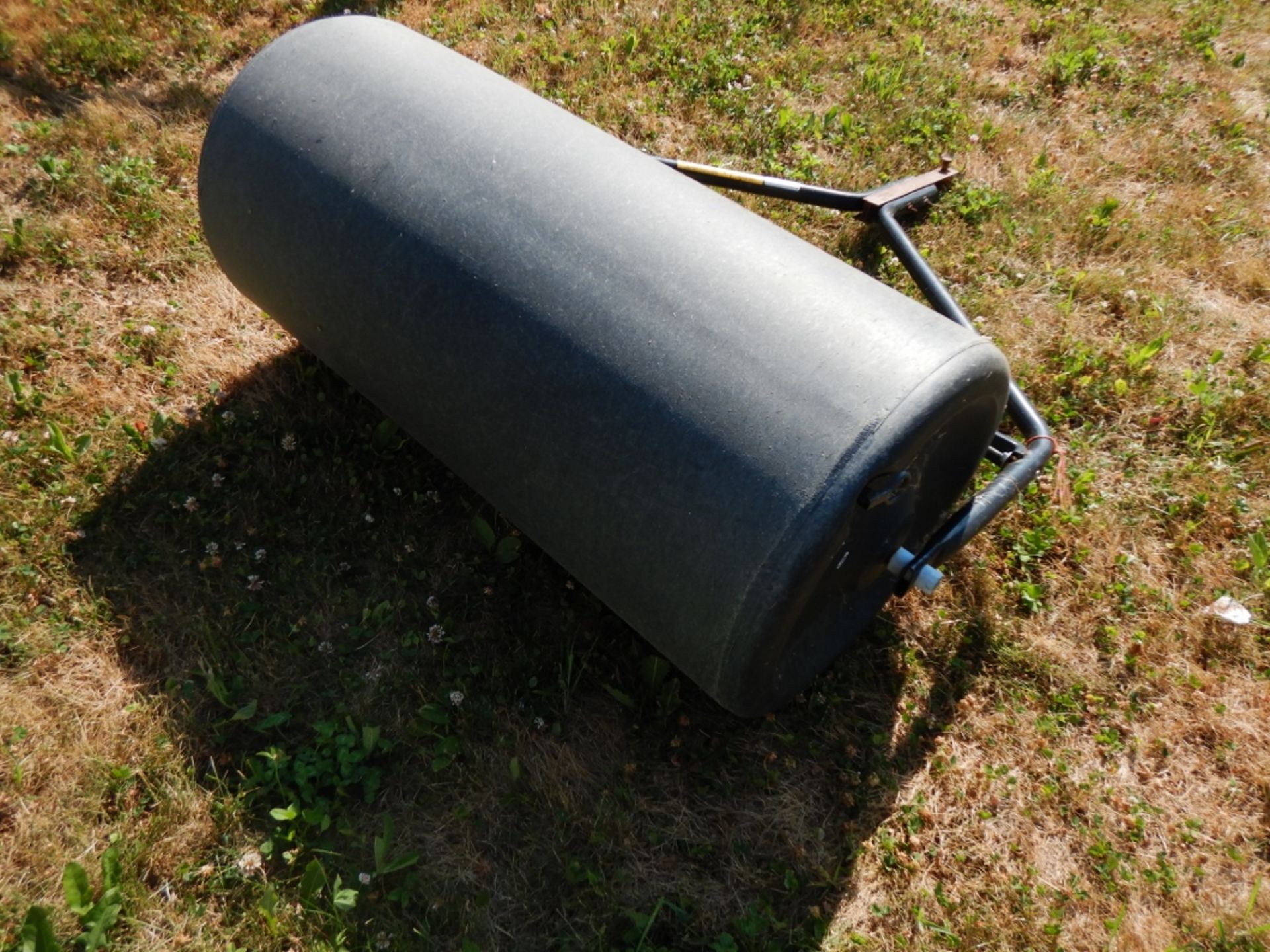 LAWN ROLLER 18IN DIA. X 36IN WIDE - WATER FILLABLE - Image 2 of 2