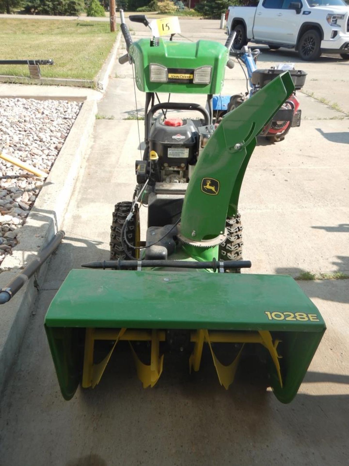 JOHN DEERE 1028E 2-STAGE SNOW BLOWER 305CC W/ ELECTRIC START, S/N 1LM1028EVAB025715 - Image 4 of 7