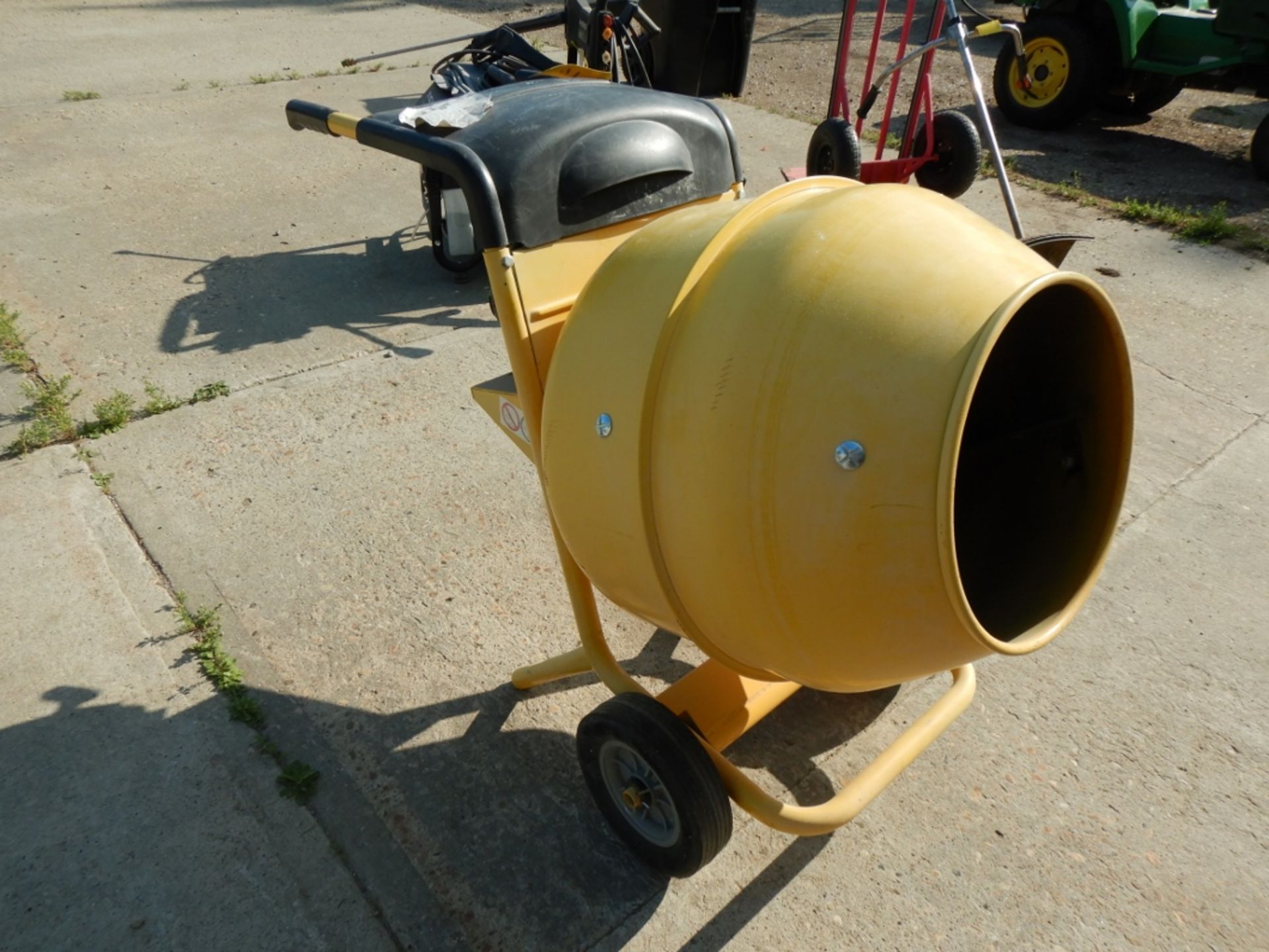 POWERFIST CONCRETE MIXER 2.5HP GAS ENGINE 2.5CU.FT CAPACITY (125KG) W/ WHEEL KIT, PEDESTAL, AND - Image 5 of 8