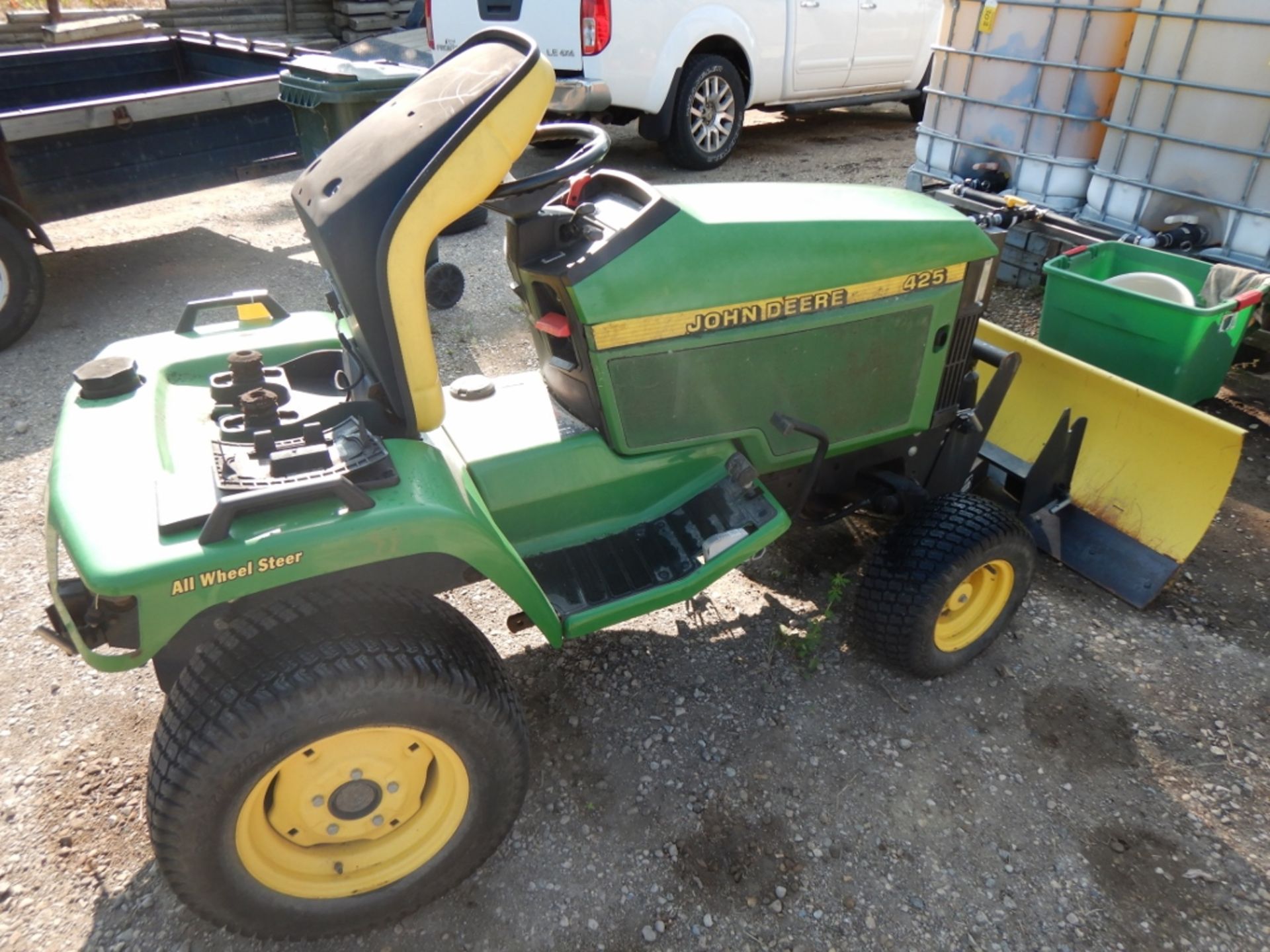 2002 JOHN DEERE 425 20HP GARDEN TRACTOR W/ ALL WHEEL STEERING, WATER COOLED, 1138 HR. SHOWING,