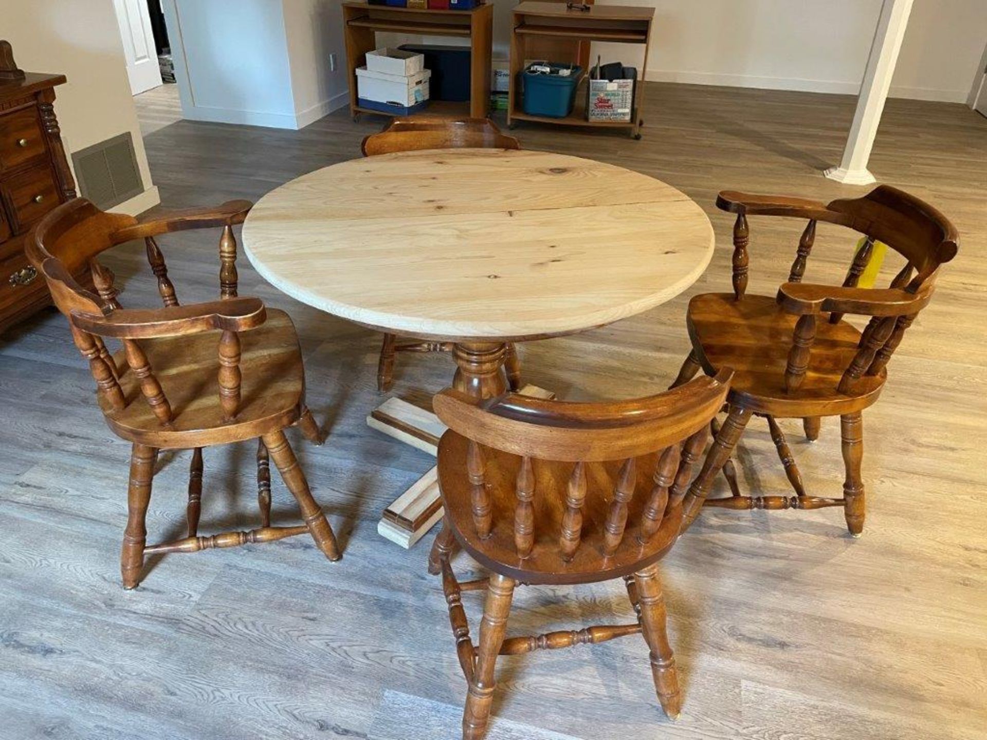 SOLID WOOD 42IN DIA., TABLE WITH 2-LEAVES AND 6-WOODEN CHAIRS TO MATCH, CHINA CABINET - Image 2 of 5