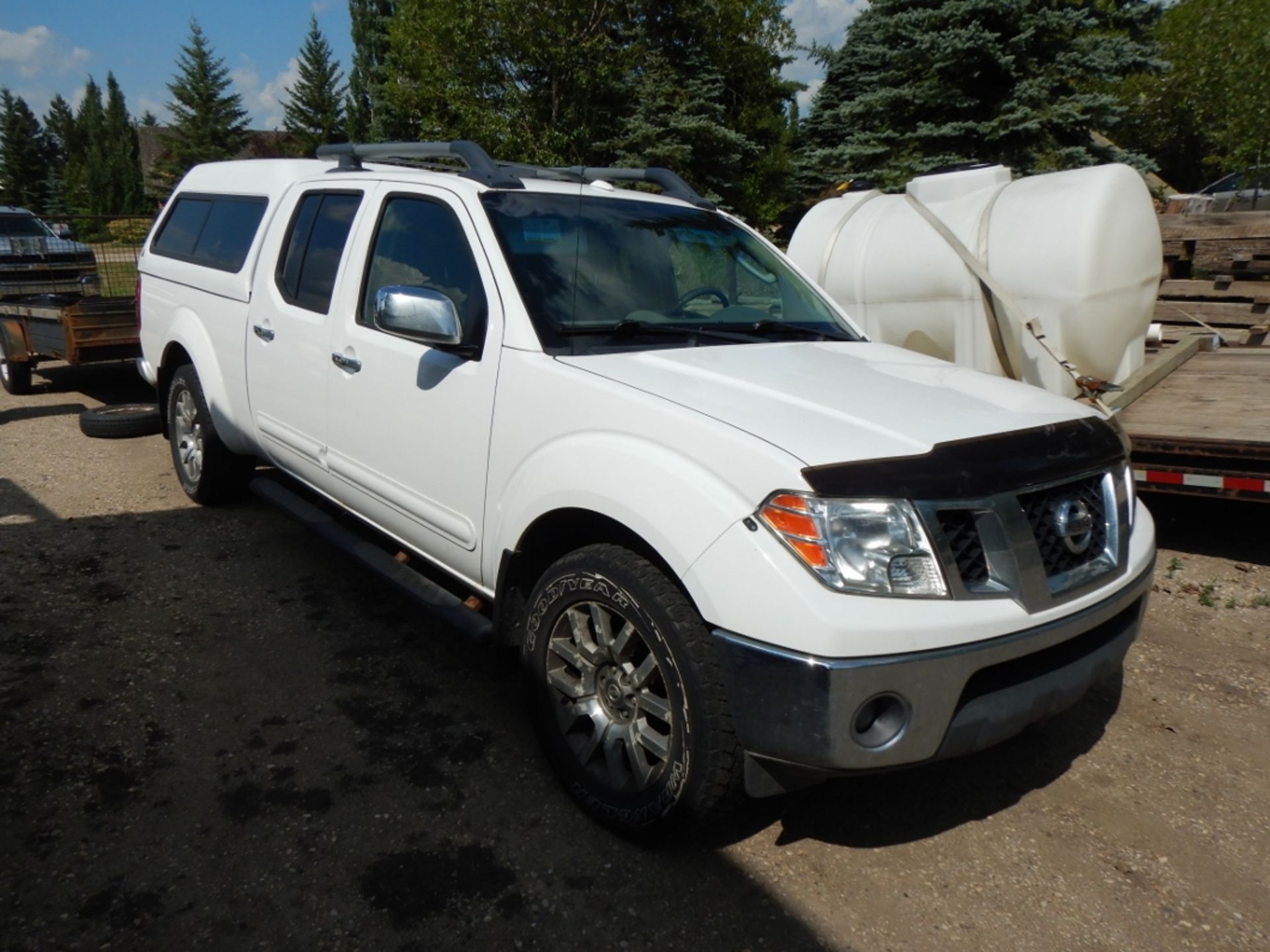 2009 NISSAN FRONTIER LE 4X4 CREW CAB TRUCK W/ AC, LEATHER, HEATED SEATS, ROOF RACK, LEER CANOPY,