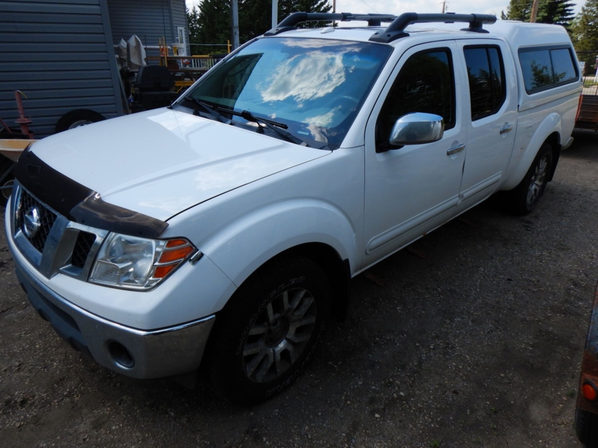 2009 NISSAN FRONTIER LE 4X4 CREW CAB TRUCK W/ AC, LEATHER, HEATED SEATS, ROOF RACK, LEER CANOPY, - Image 2 of 14