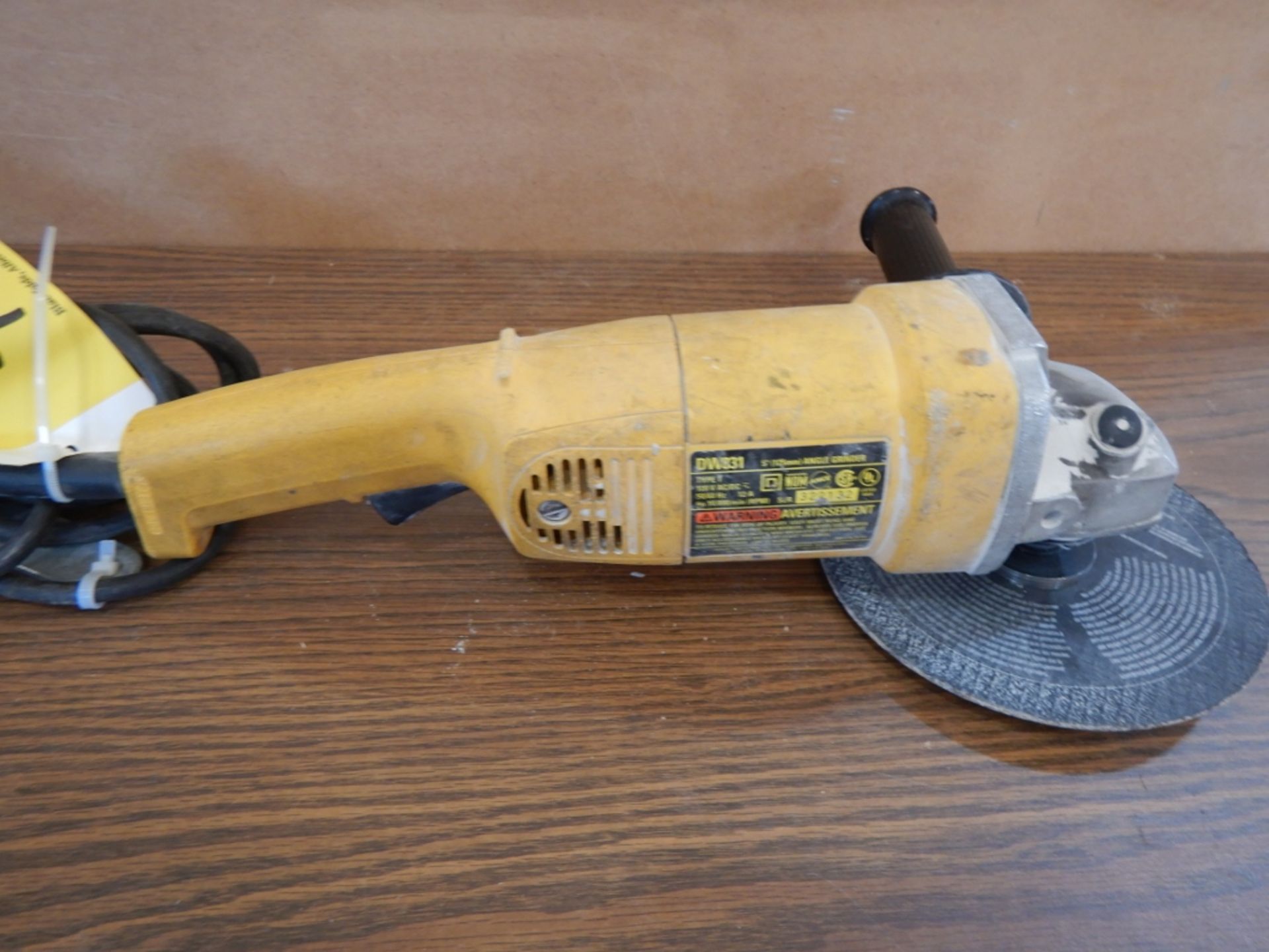 DEWALT 5INCH SIDE GRINDER - Bild 3 aus 4