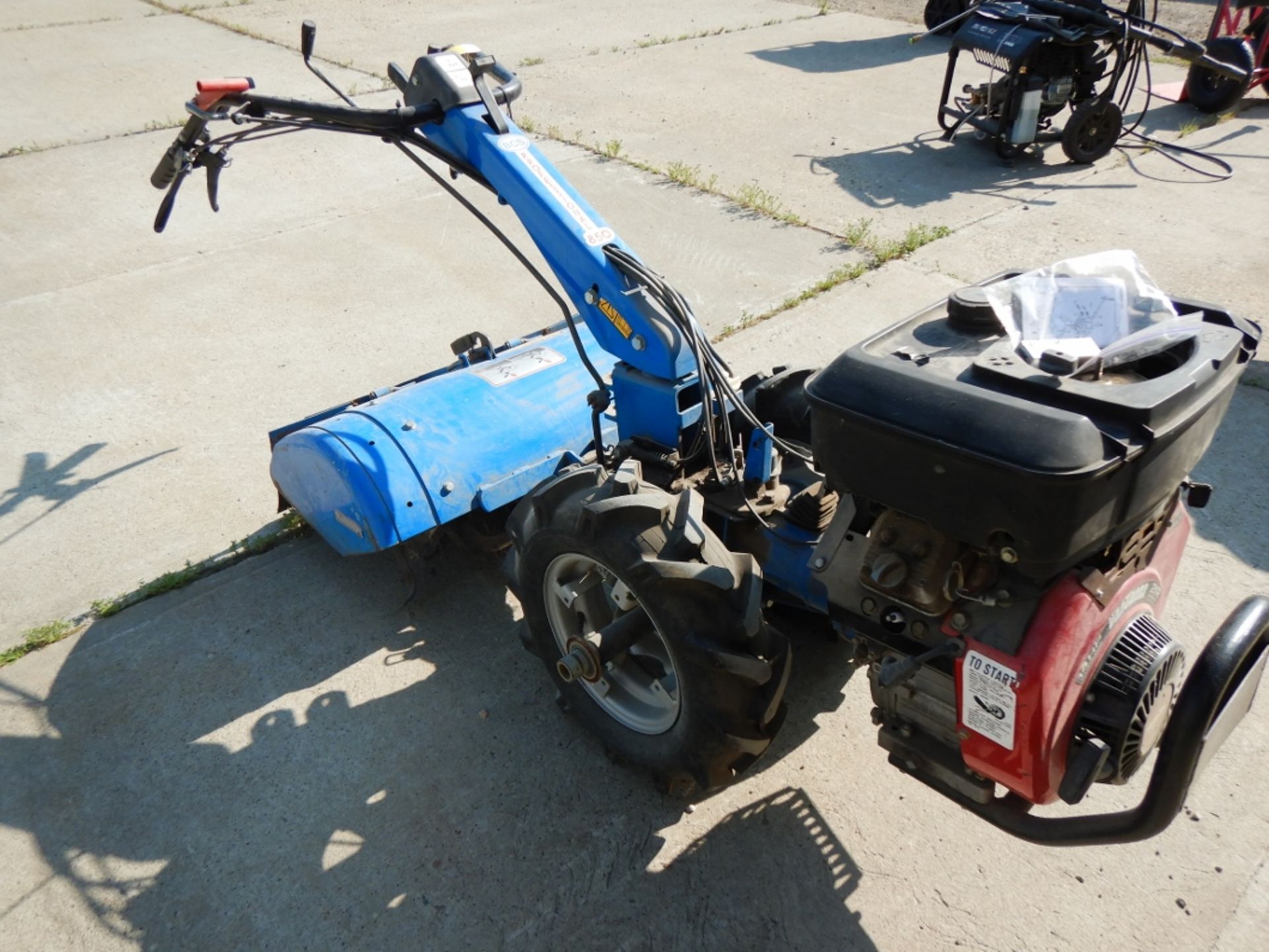 BSC PROFESSIONAL 850 SP REAR TINE ROTOTILLER - 28IN W/ 14HP VANGUARD ENGINE W/ OPTIONAL RIDE ON - Image 2 of 11