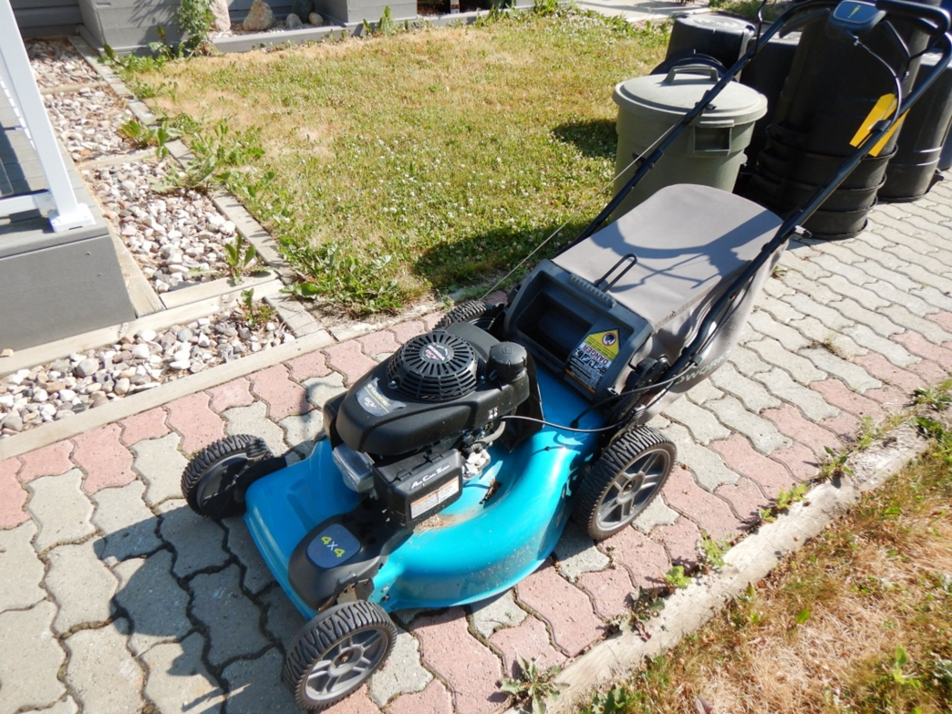 YARDWORK'S SP 4X4 GAS PUSH TYPE MOWER - 22IN W/ BAGGER, HONDA 160 ENGINE MOD. 96148005900, S/N - Image 2 of 6