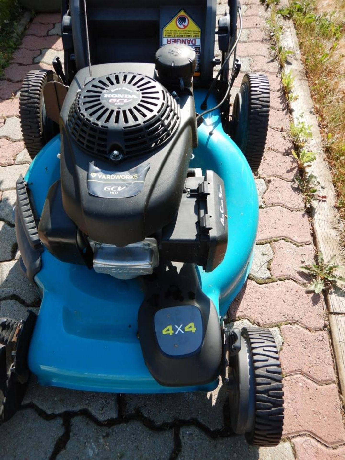 YARDWORK'S SP 4X4 GAS PUSH TYPE MOWER - 22IN W/ BAGGER, HONDA 160 ENGINE MOD. 96148005900, S/N - Image 3 of 6