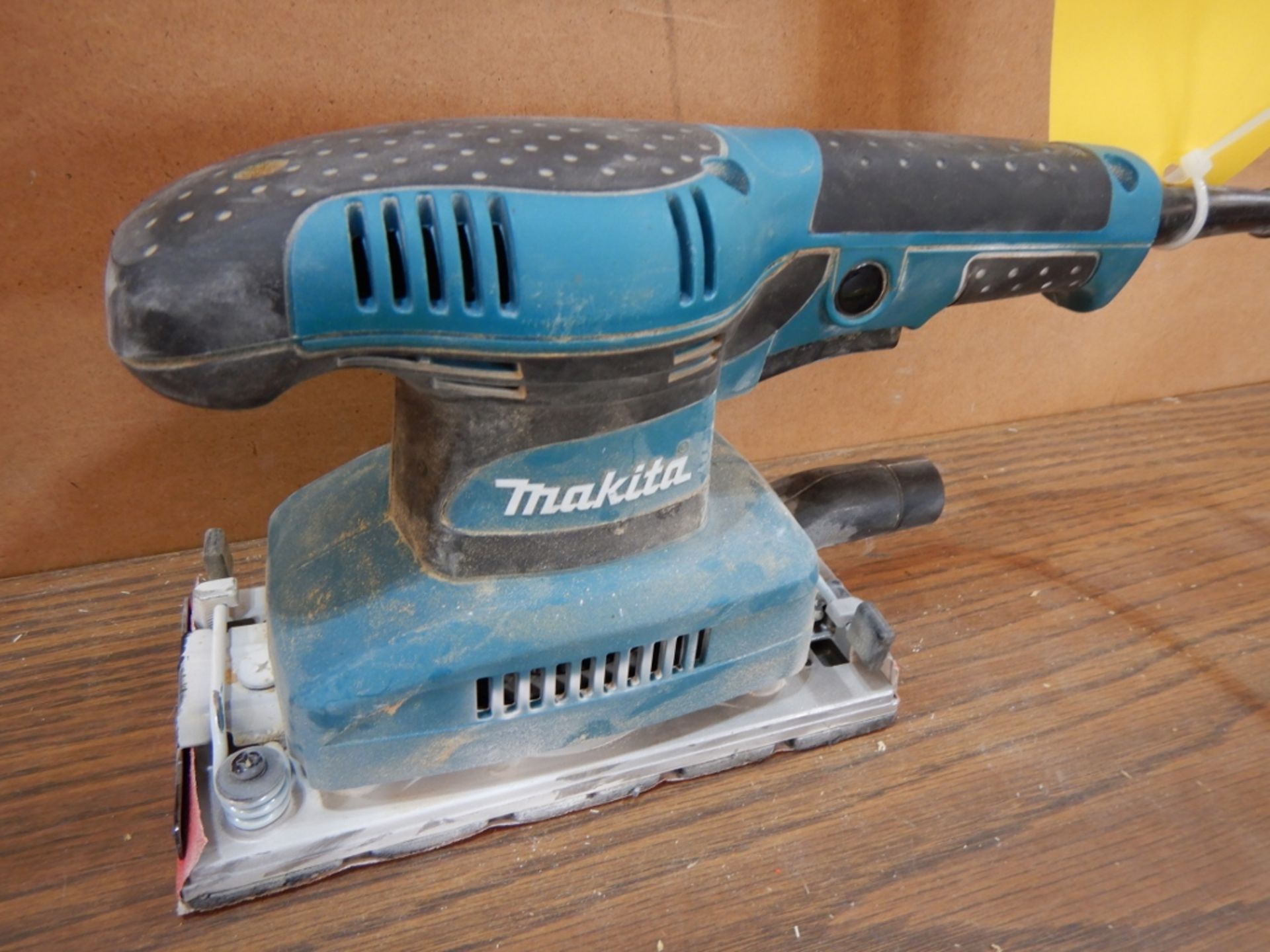 MAKITA FINISHING PAD SANDER - Image 2 of 3