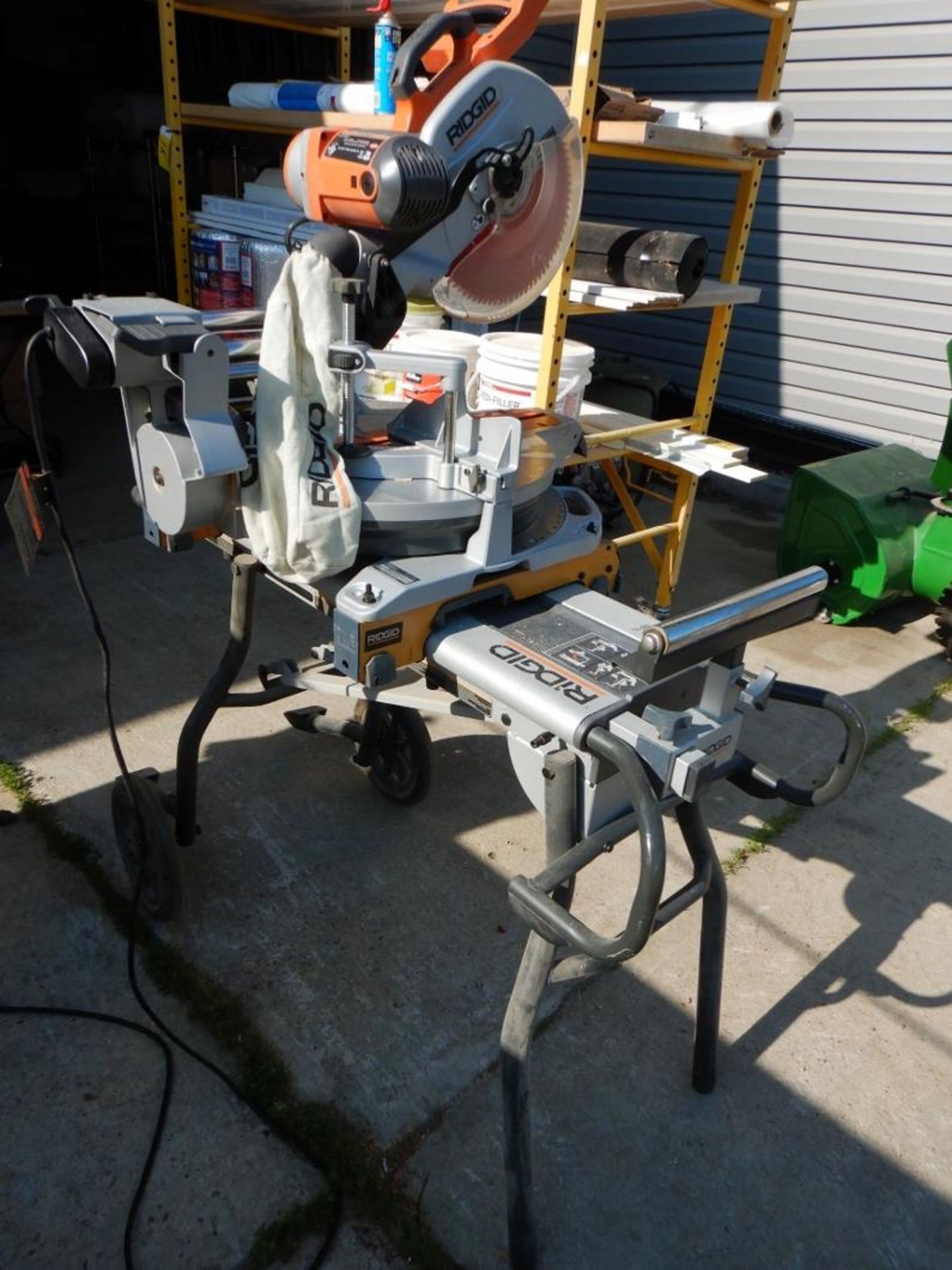 RIDGID 12IN SLIDING COMPOUND MITRE SAW W/ MSUV SAW STAND, MOD. MS1290L21, S/N U073052605 - Image 3 of 4